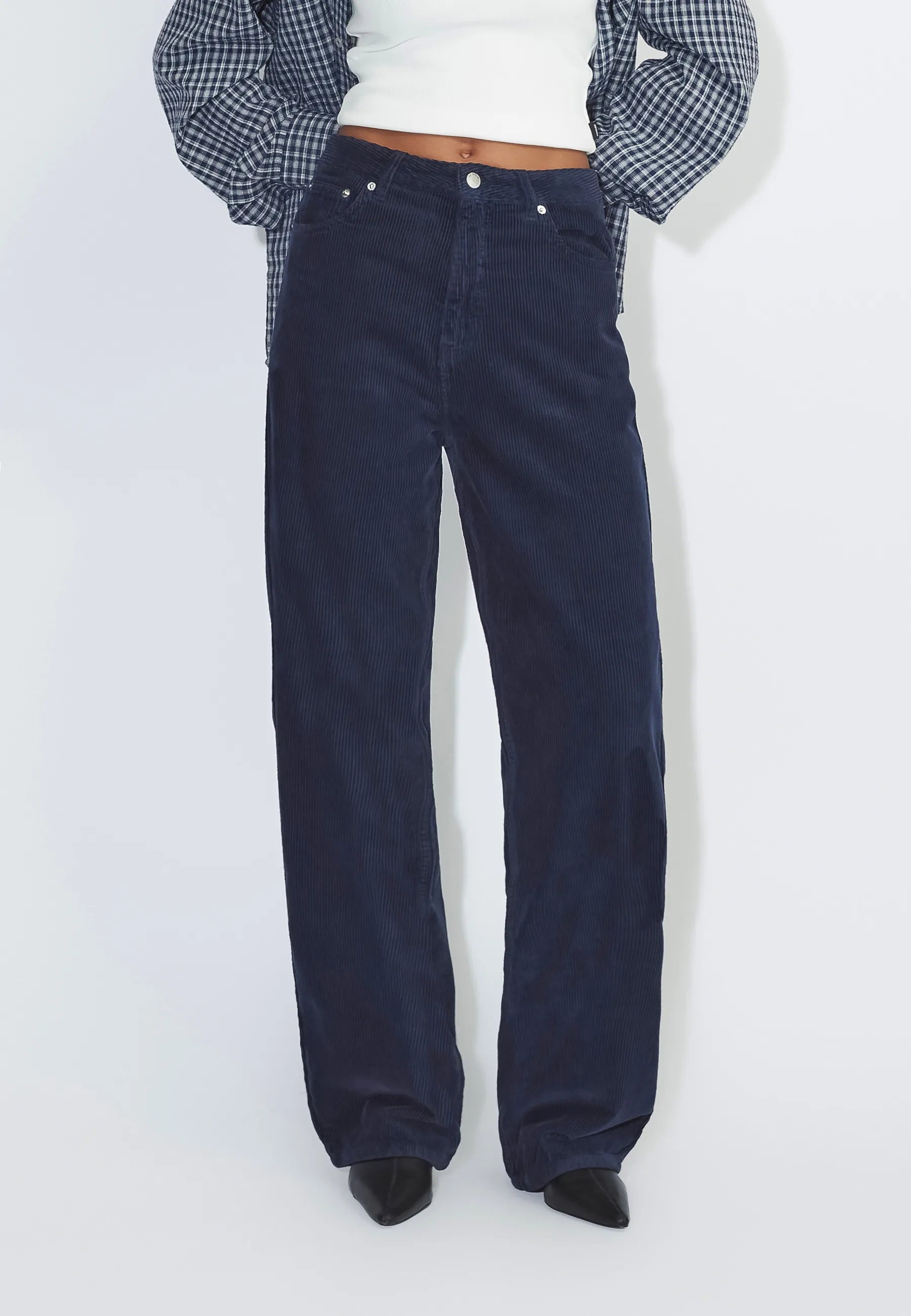 2230101213_DrDenim_DonnaHighRelaxed_NavyCord_Main_W3_1