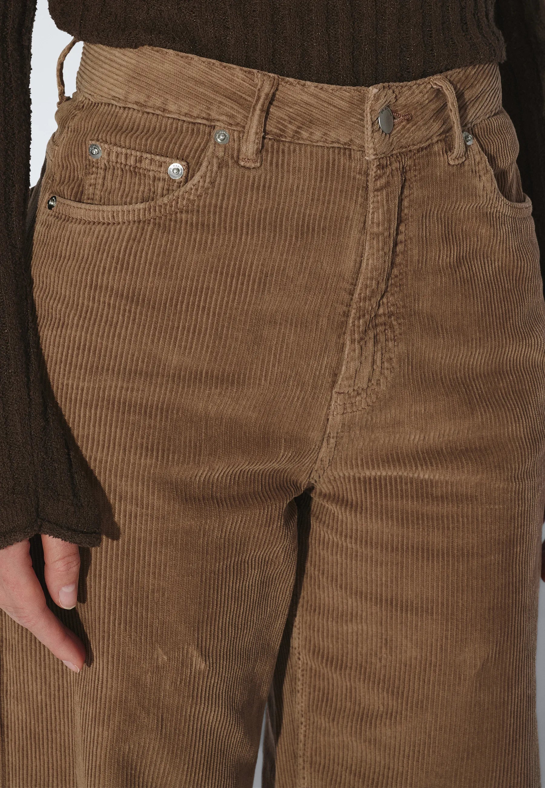 2230101BM6_DrDenim_DonnaHighRelaxed_WashedKhakiCord_main_W5_1