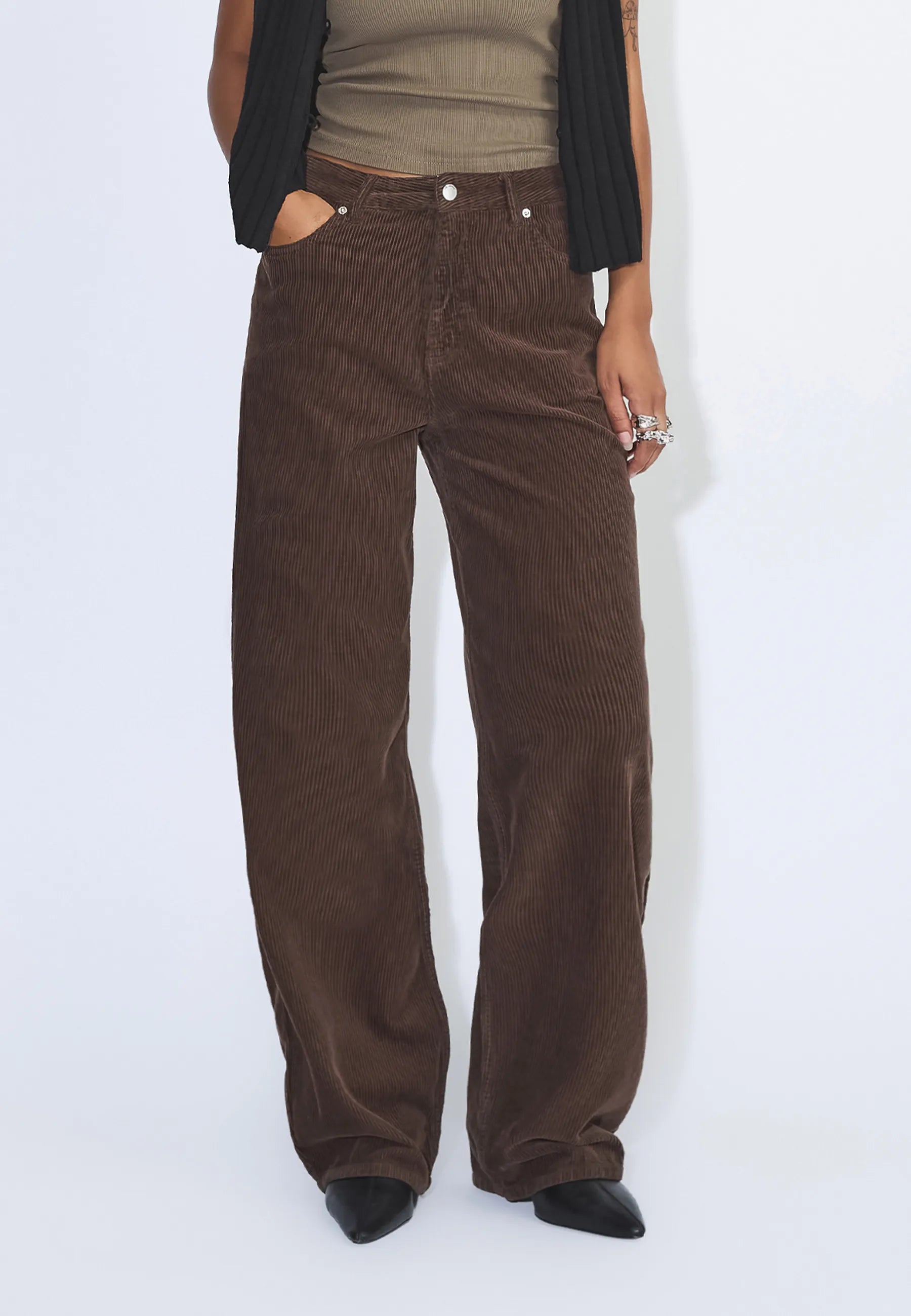 2230101BY2_DrDenim_DonnaHighRelaxed_DarkBrownCord_Main_W3_1