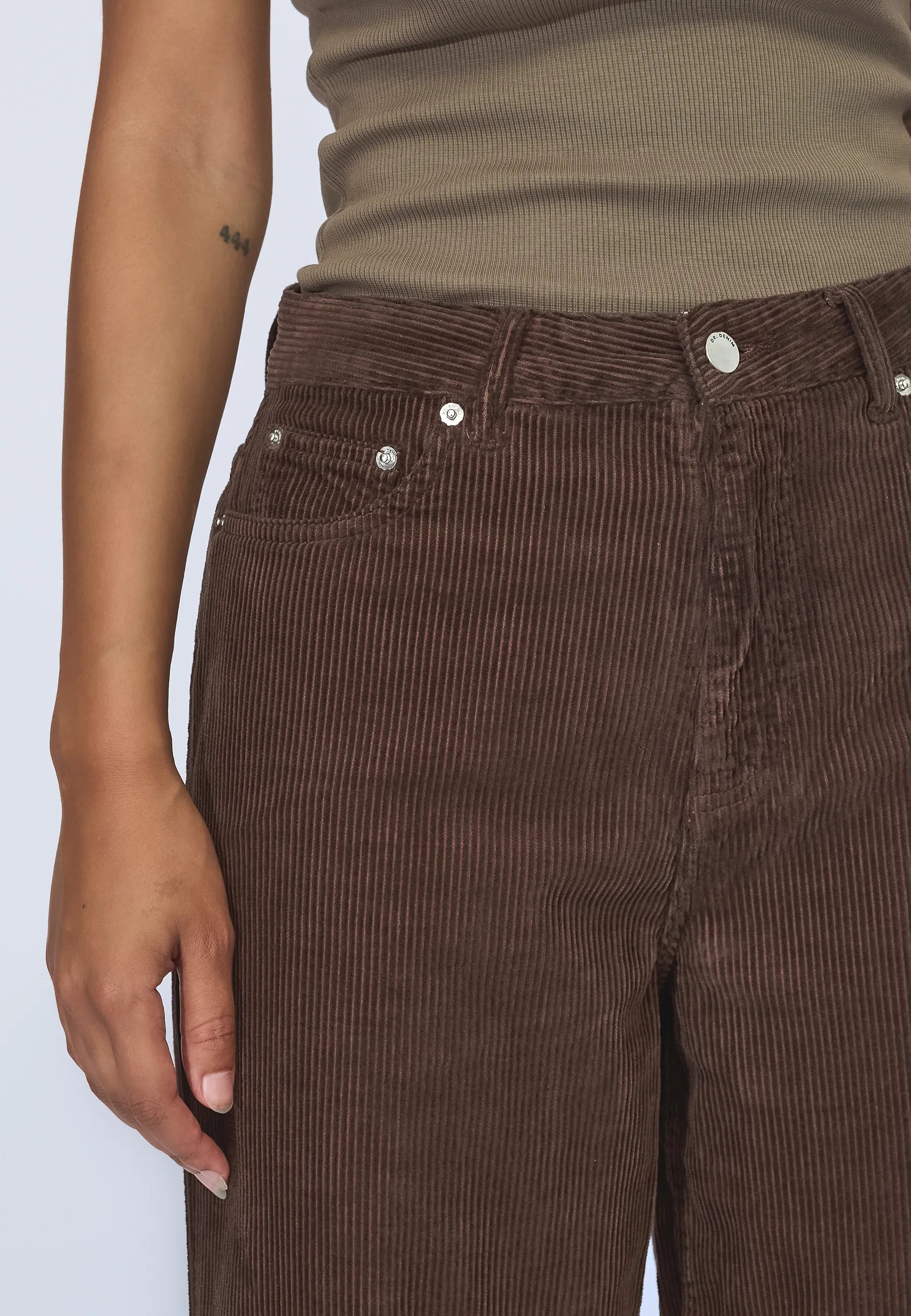 2230101BY2_DrDenim_DonnaHighRelaxed_DarkBrownCord_Main_W5_1