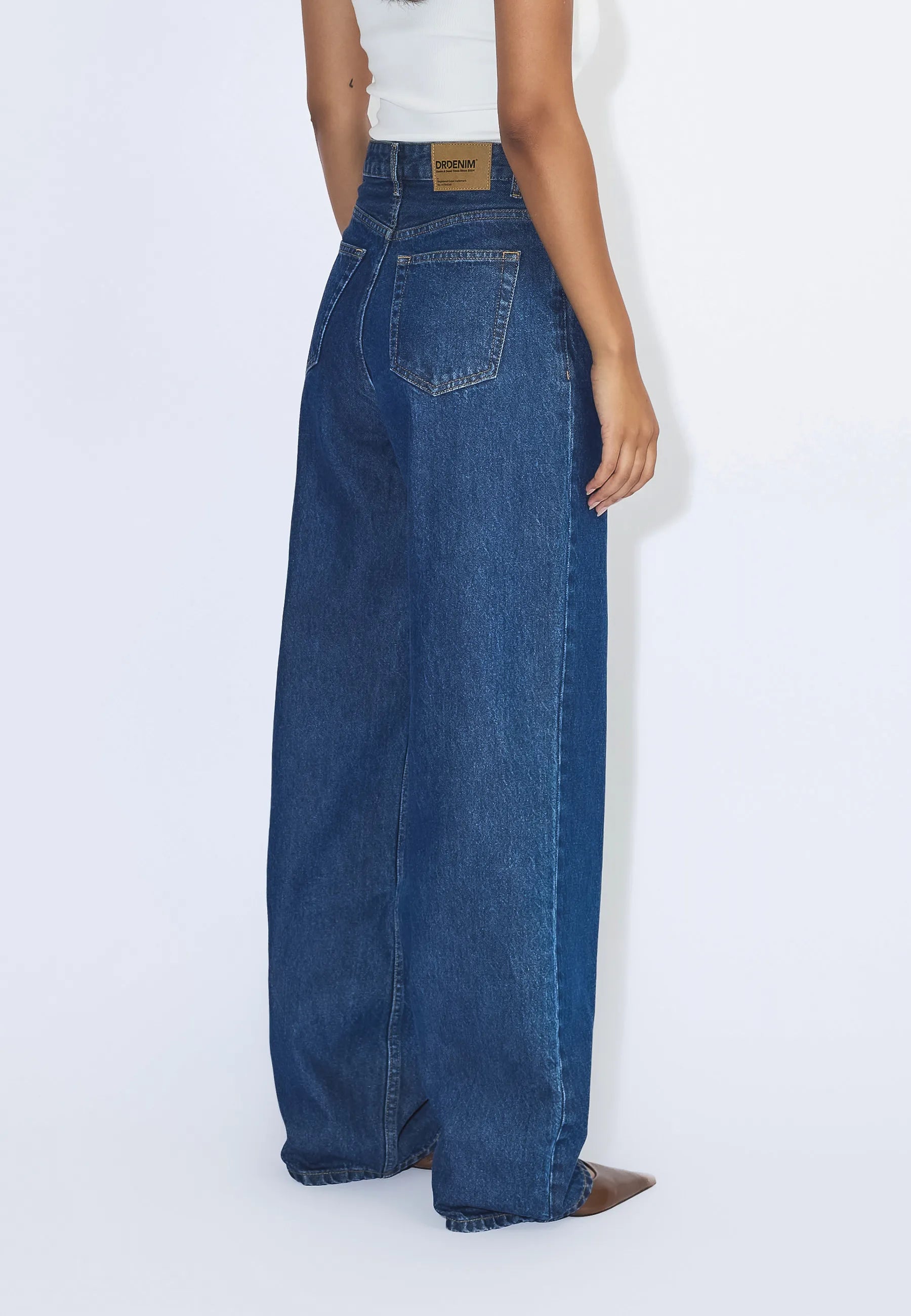 2230101J53_DrDenim_DonnaHighRelaxed_NovaDarkRetro_Main_W4_1