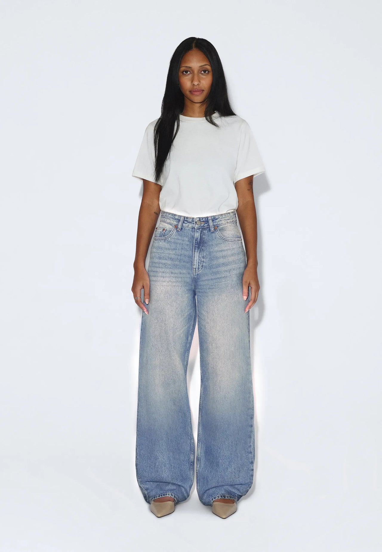 2230101L95_DrDenim_DonnaHighRelaxed_StreamSkyAged_Main_W1_1