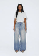 2230101L95_DrDenim_DonnaHighRelaxed_StreamSkyAged_Main_W1_1