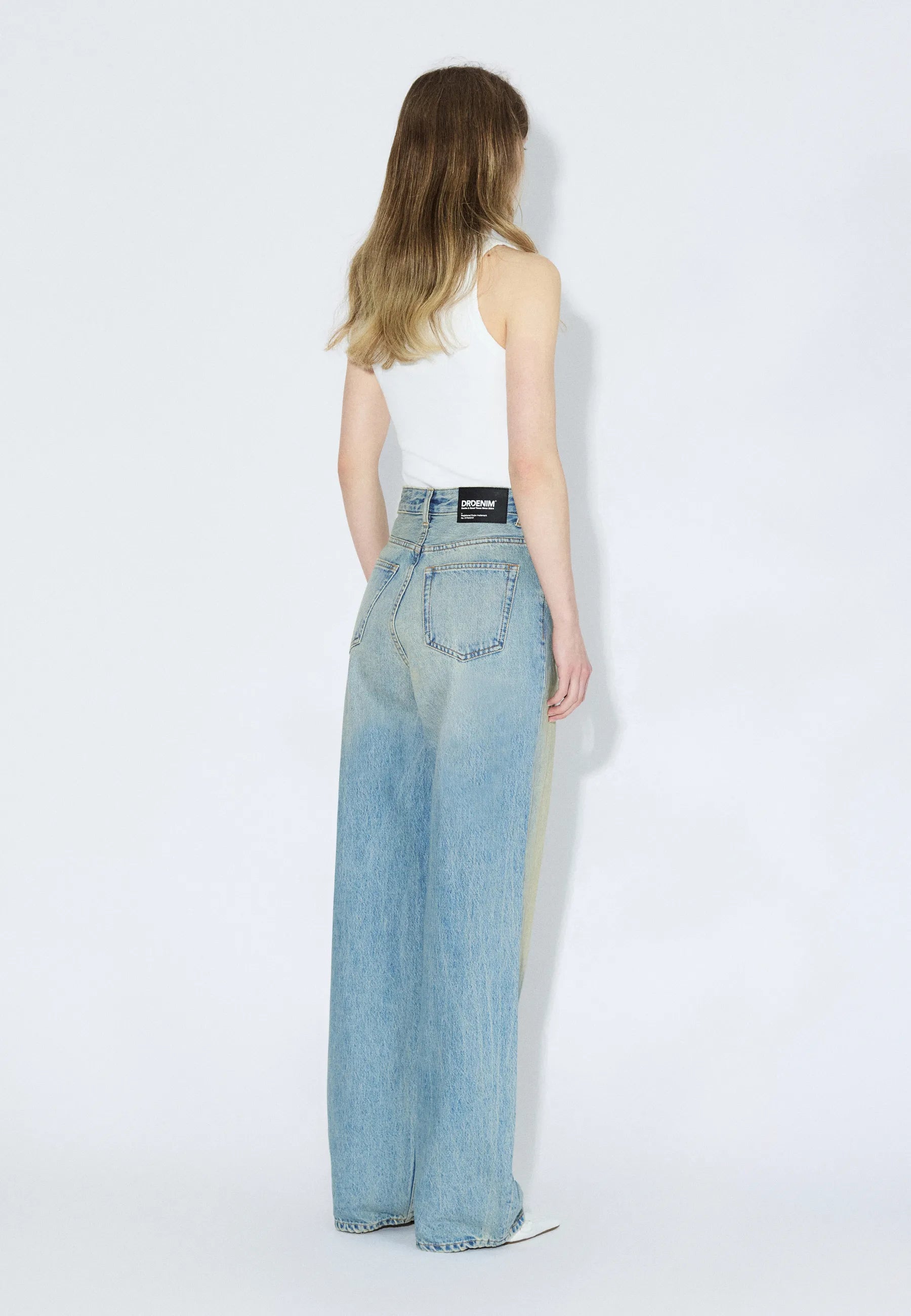 2230101L95_DrDenim_DonnaHighRelaxed_StreamSkyAged_Main_W2_1