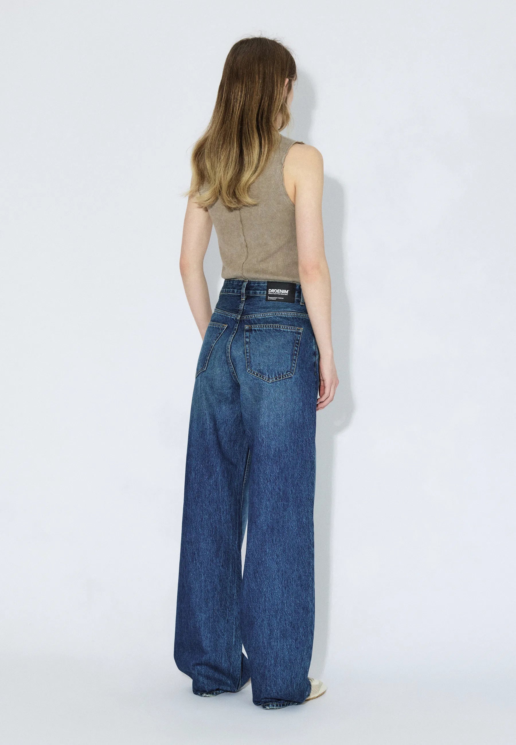 2230101L97_DrDenim_DonnaHighRelaxed_StreamDarkFadeVintage_Main_W2_1