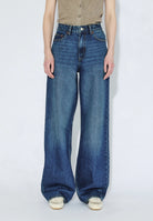 2230101L97_DrDenim_DonnaHighRelaxed_StreamDarkFadeVintage_Main_W3_1