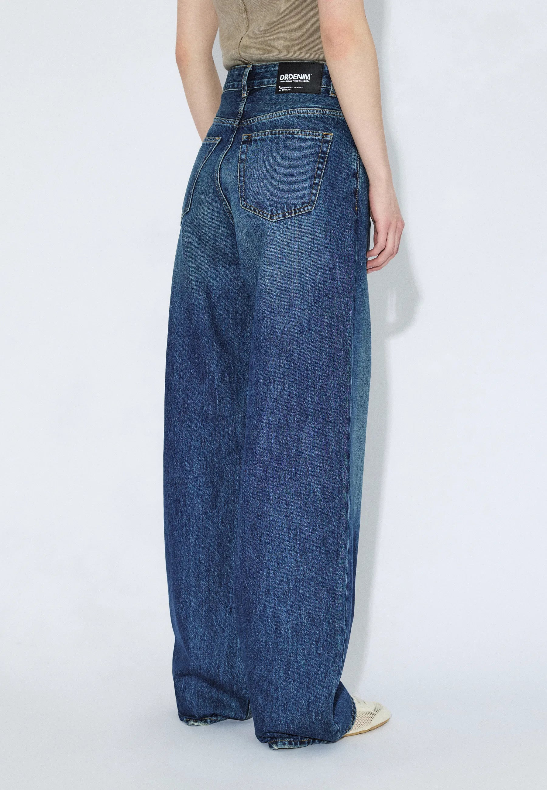 2230101L97_DrDenim_DonnaHighRelaxed_StreamDarkFadeVintage_Main_W4_1