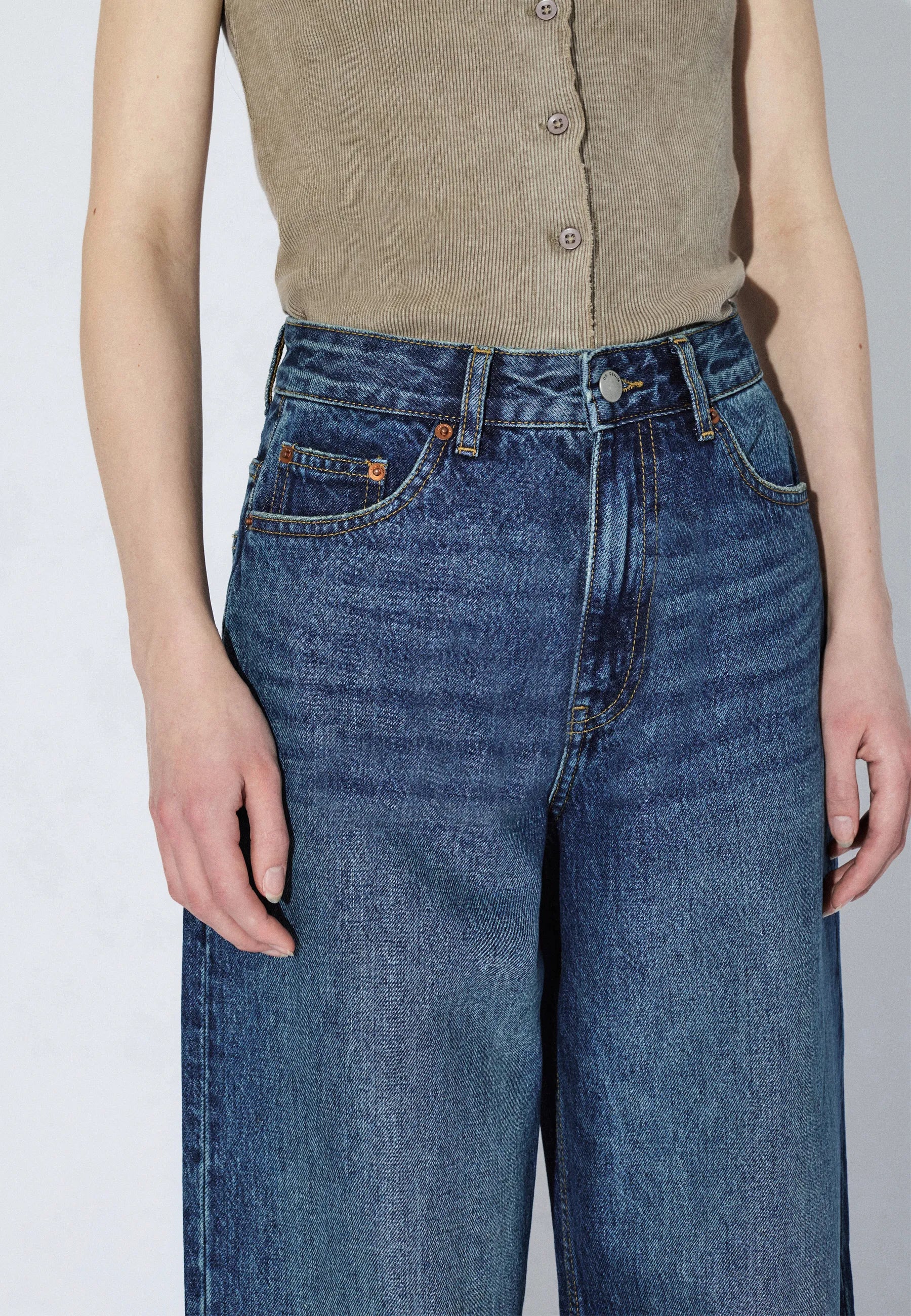 2230101L97_DrDenim_DonnaHighRelaxed_StreamDarkFadeVintage_Main_W5_1