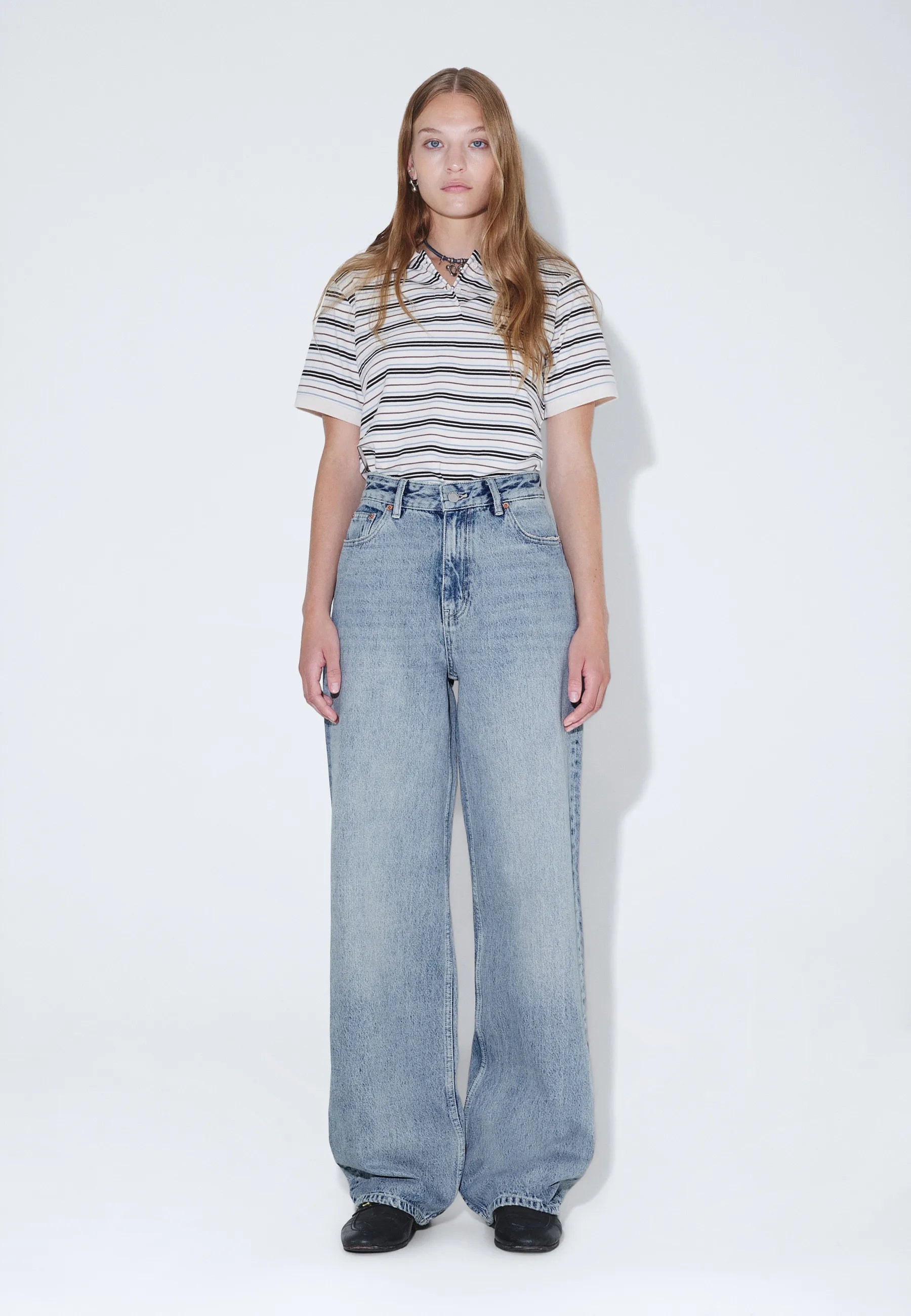 2230101M01_DrDenim_DonnaHighRelaxed_DriftLightUsed_Main_W1_3