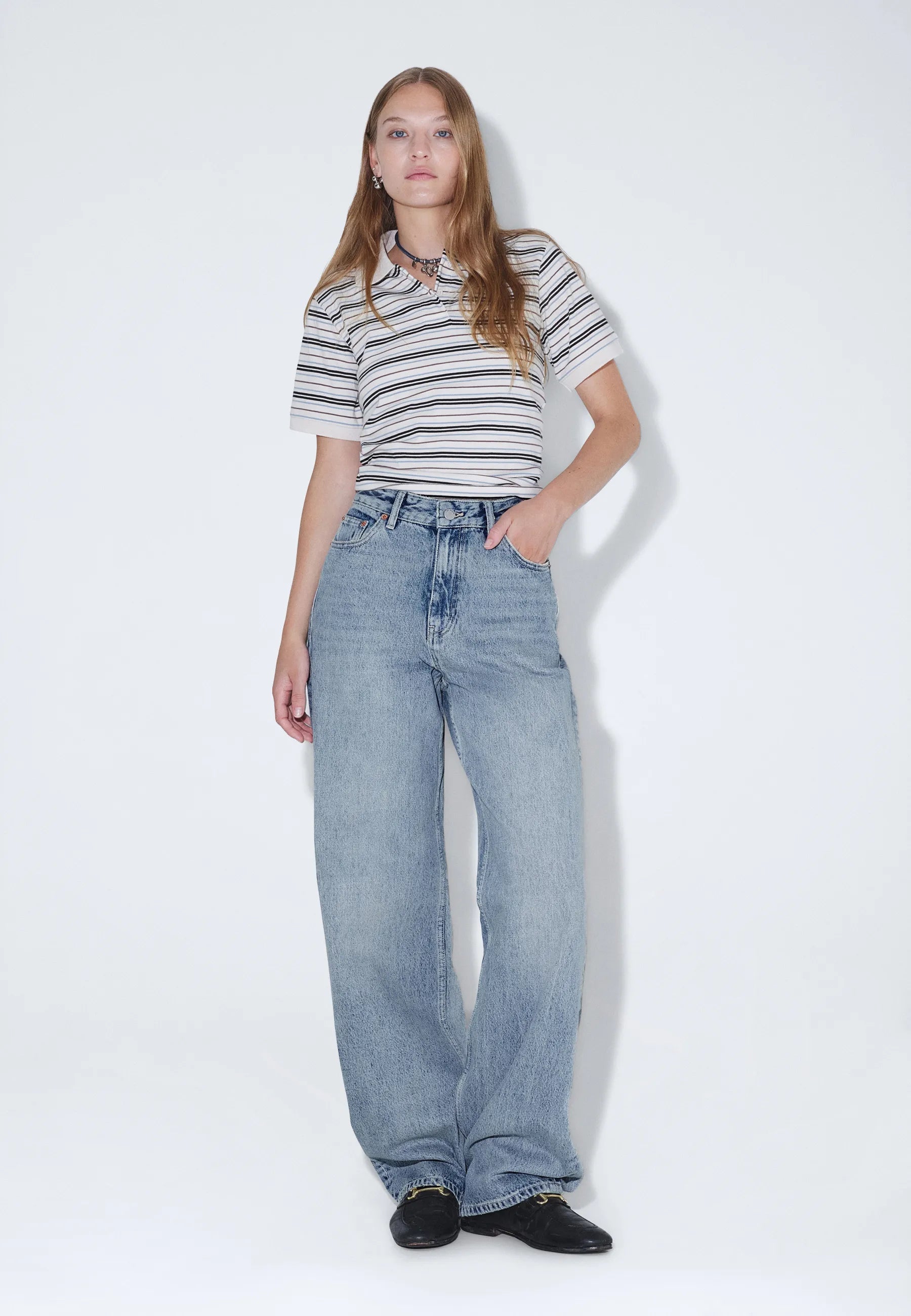 2230101M01_DrDenim_DonnaHighRelaxed_DriftLightUsed_Main_W1_4