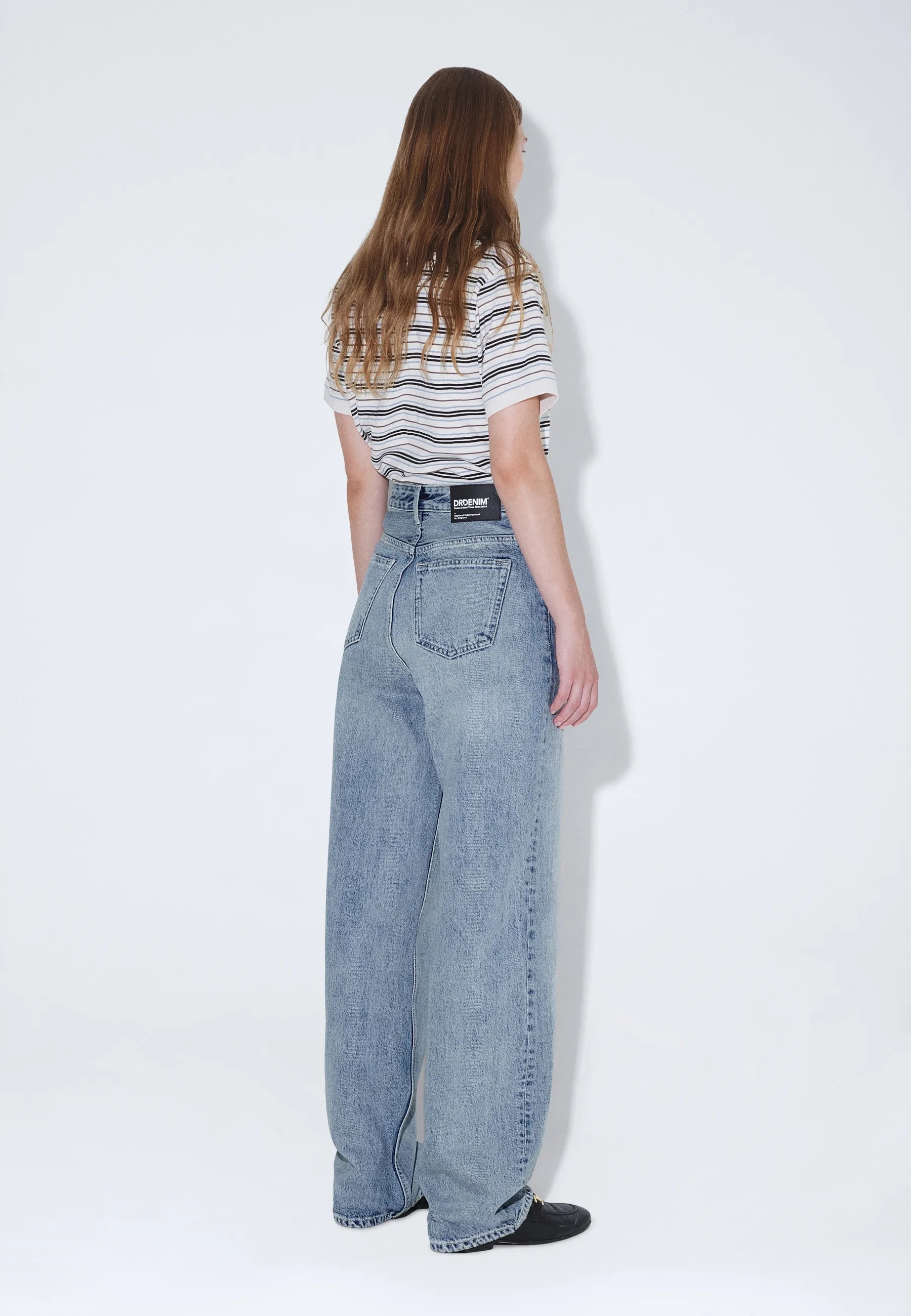 2230101M01_DrDenim_DonnaHighRelaxed_DriftLightUsed_Main_W2_1