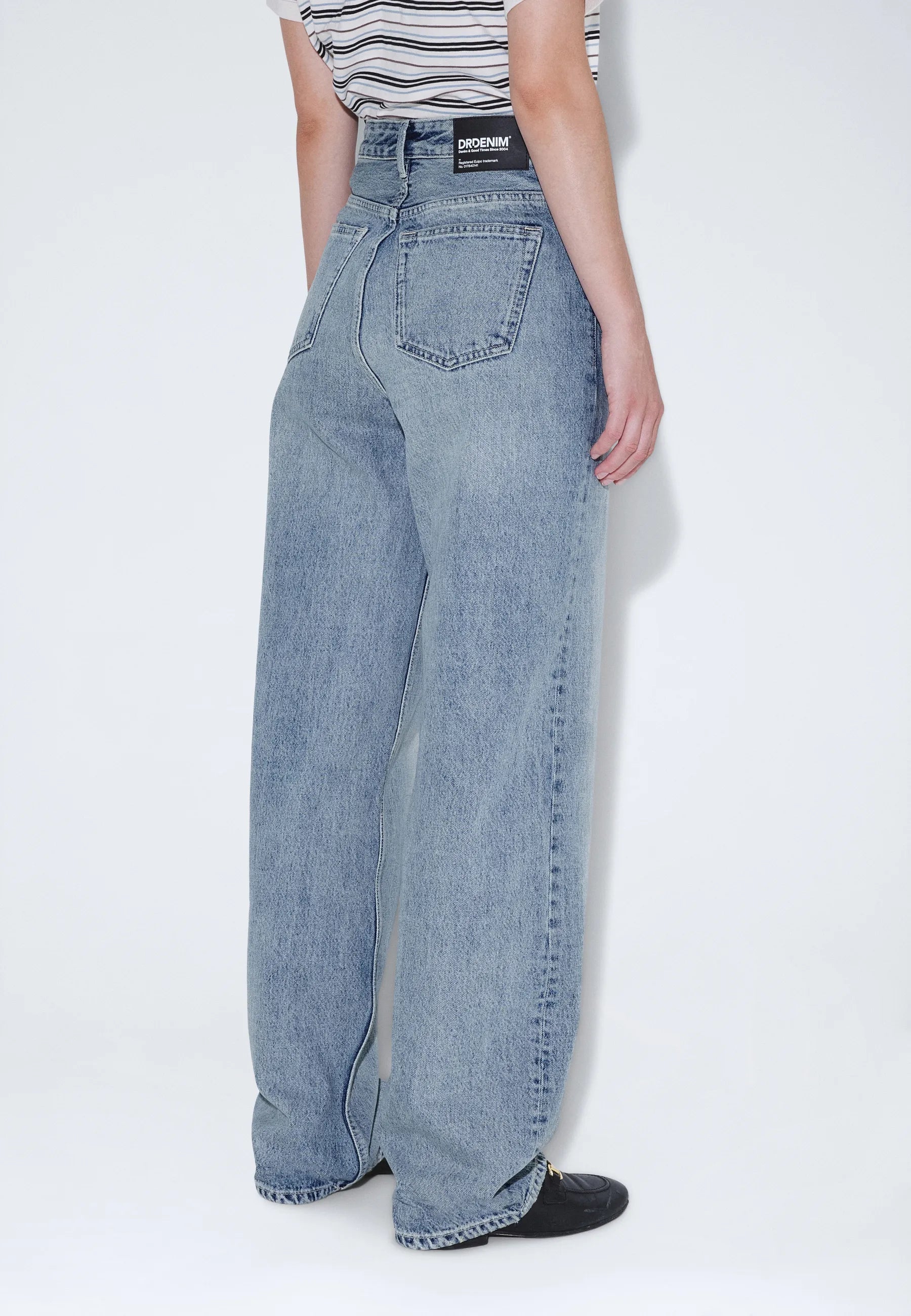 2230101M01_DrDenim_DonnaHighRelaxed_DriftLightUsed_Main_W4_1