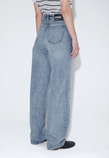 2230101M01_DrDenim_DonnaHighRelaxed_DriftLightUsed_Main_W4_1