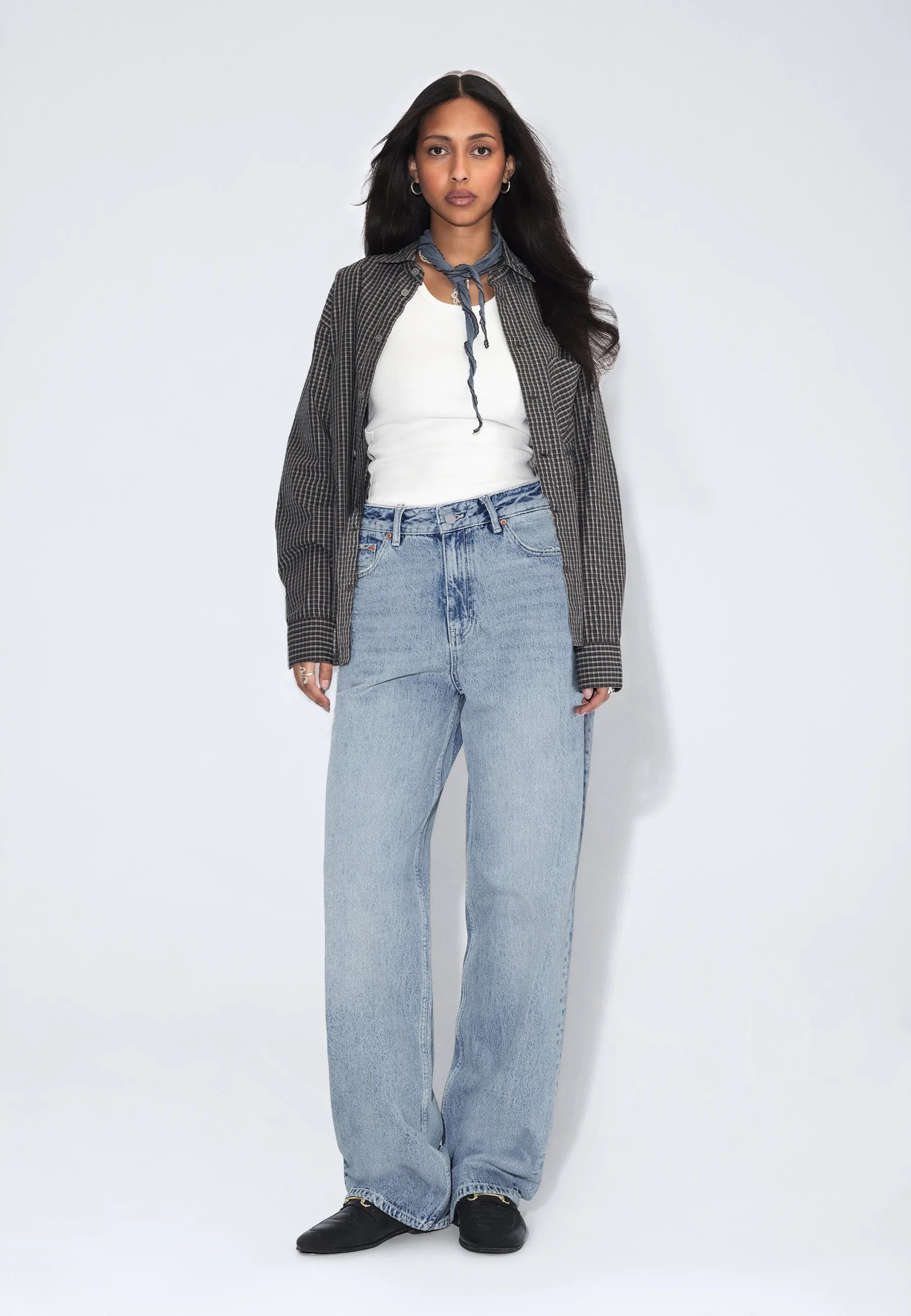 2230101M01_DrDenim_DonnaHighRelaxed_driftLightUsed_Main_W1_1