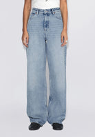 2230101M01_DrDenim_DonnaHighRelaxed_driftLightUsed_Main_W3_1