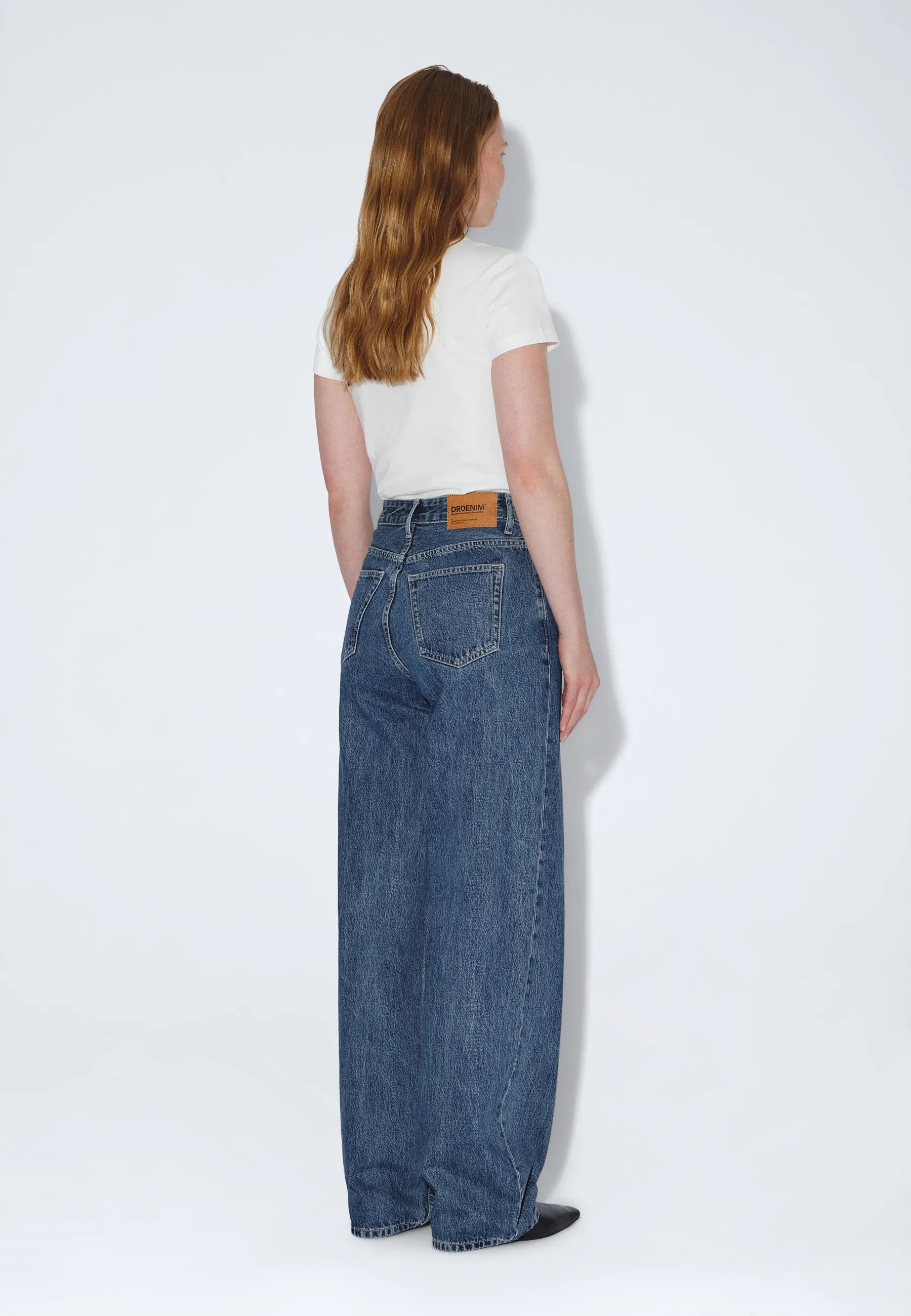 2230101M07_DrDenim_DonnaHighRelaxed_DriftMidRetro_main_W2_1