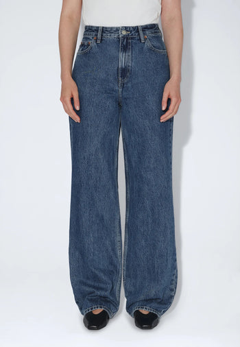 2230101M07_DrDenim_DonnaHighRelaxed_DriftMidRetro_main_W3_1