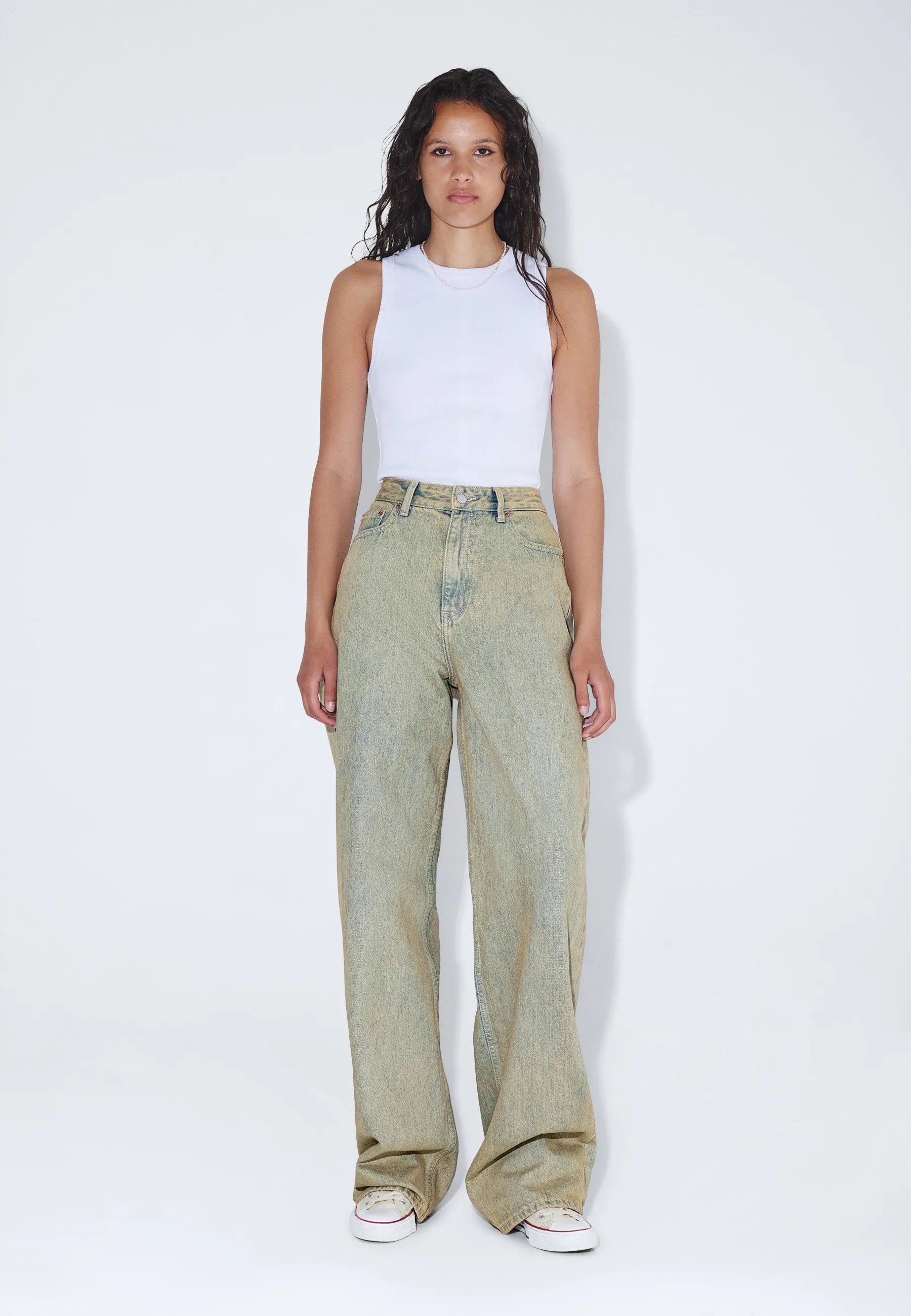 2230101M10_DrDenim_DonnaHighRelaxed_StreamDesert_Main_W1_1