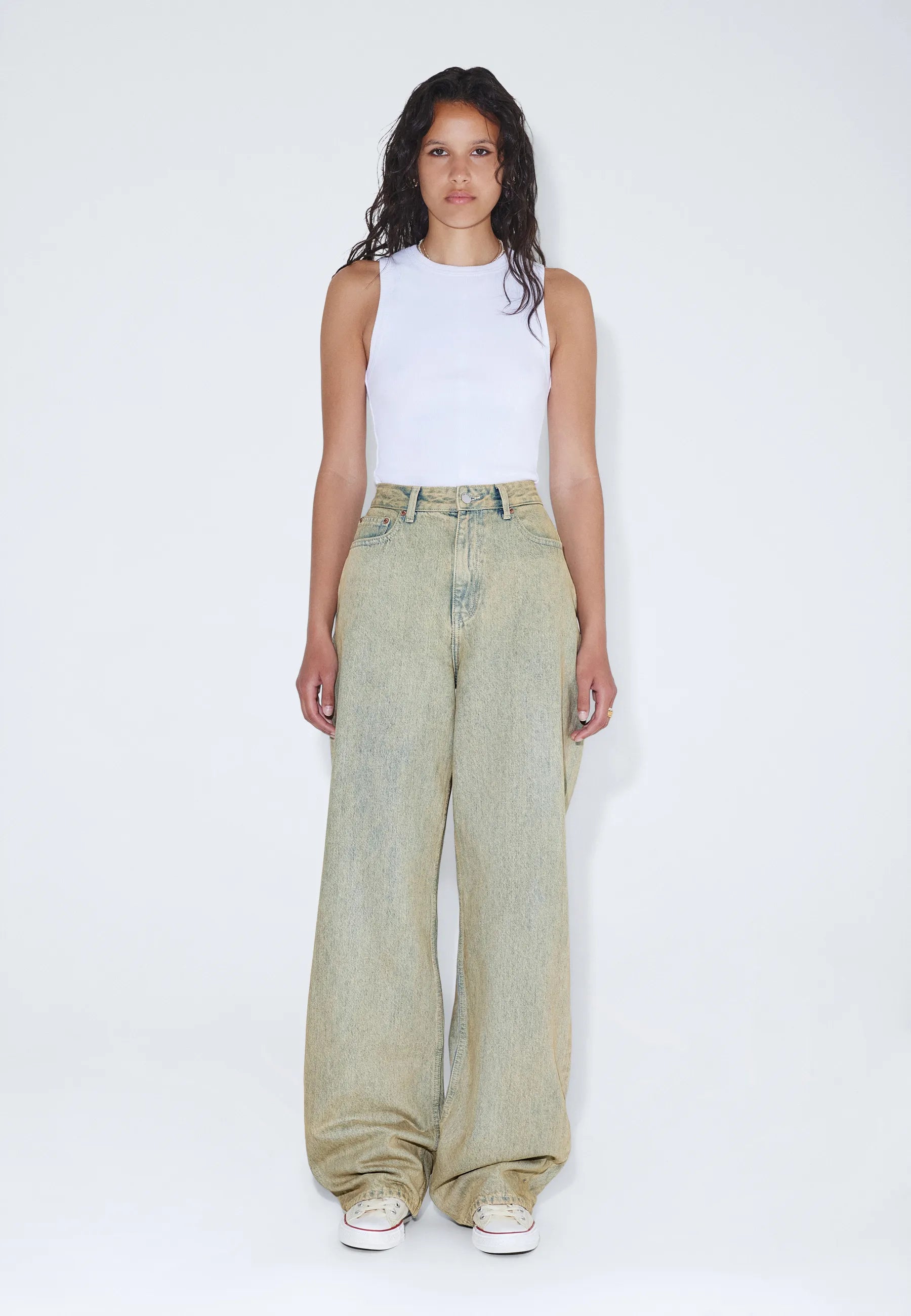 2230101M10_DrDenim_DonnaHighRelaxed_StreamDesert_Main_W1_2