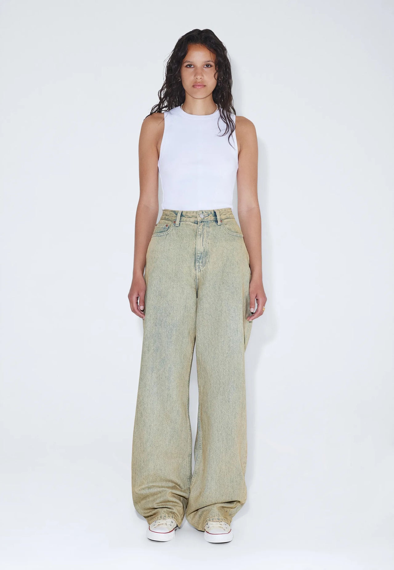 2230101M10_DrDenim_DonnaHighRelaxed_StreamDesert_Main_W1_1