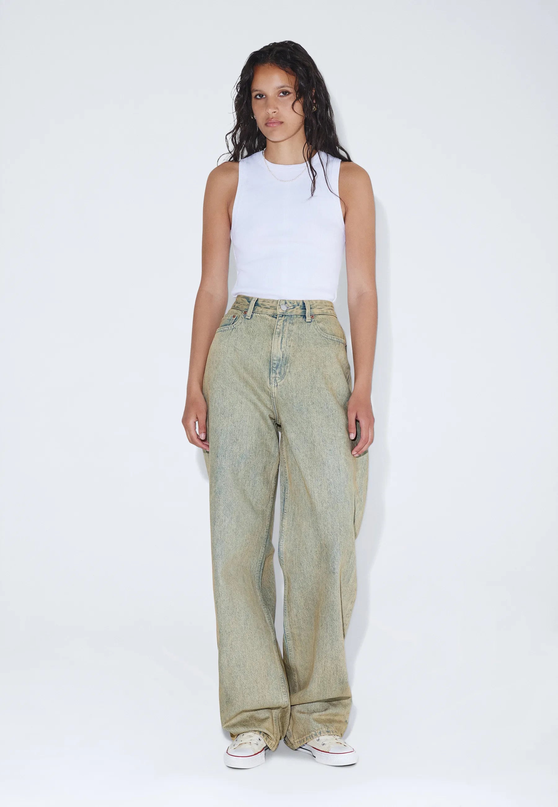 2230101M10_DrDenim_DonnaHighRelaxed_StreamDesert_Main_W1_3