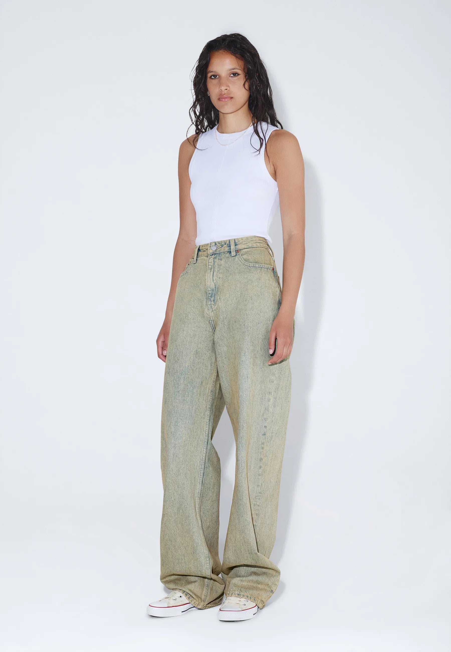 2230101M10_DrDenim_DonnaHighRelaxed_StreamDesert_Main_W1_5