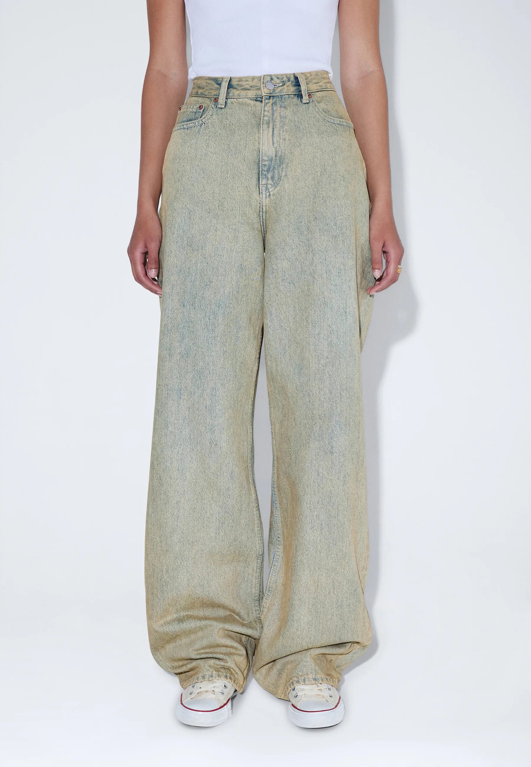 2230101M10_DrDenim_DonnaHighRelaxed_StreamDesert_Main_W3_1