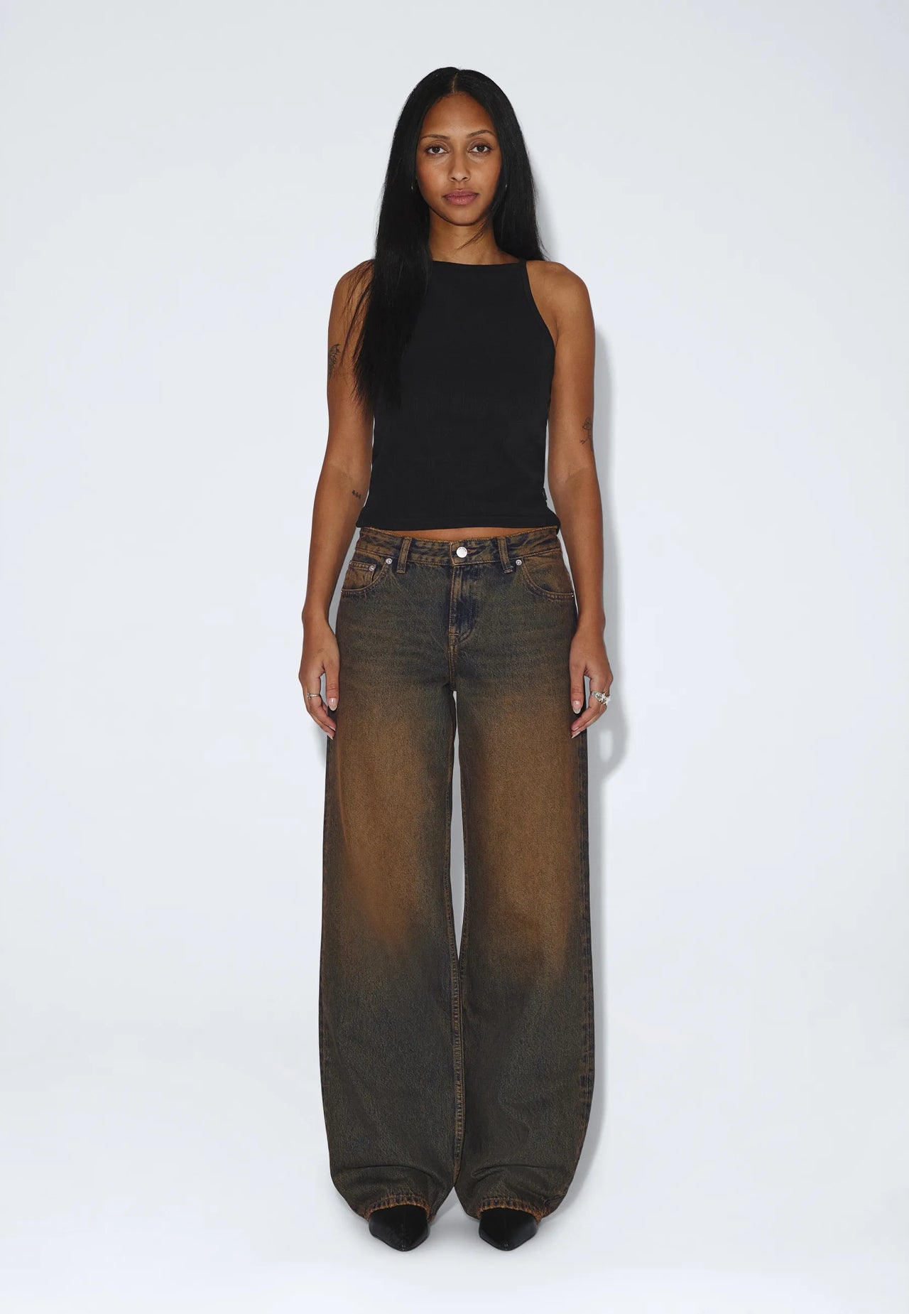 2310103BM4_DrDenim_HillLowRelaxed_StreamDarkGolden_main_W1_1