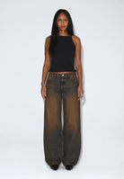 2310103BM4_DrDenim_HillLowRelaxed_StreamDarkGolden_main_W1_1