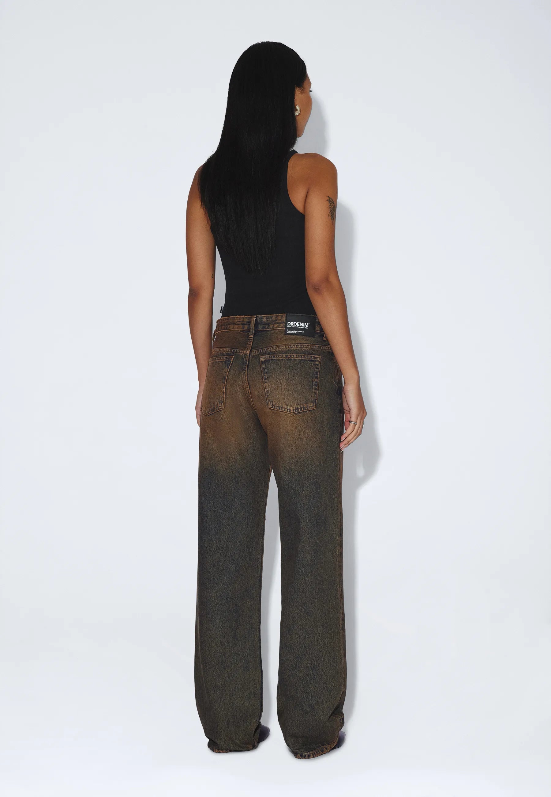 2310103BM4_DrDenim_HillLowRelaxed_StreamDarkGolden_main_W2_1