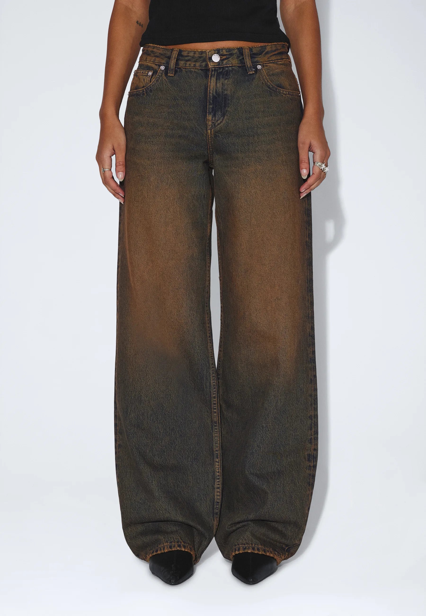 2310103BM4_DrDenim_HillLowRelaxed_StreamDarkGolden_main_W3_1