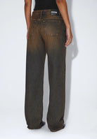 2310103BM4_DrDenim_HillLowRelaxed_StreamDarkGolden_main_W4_1