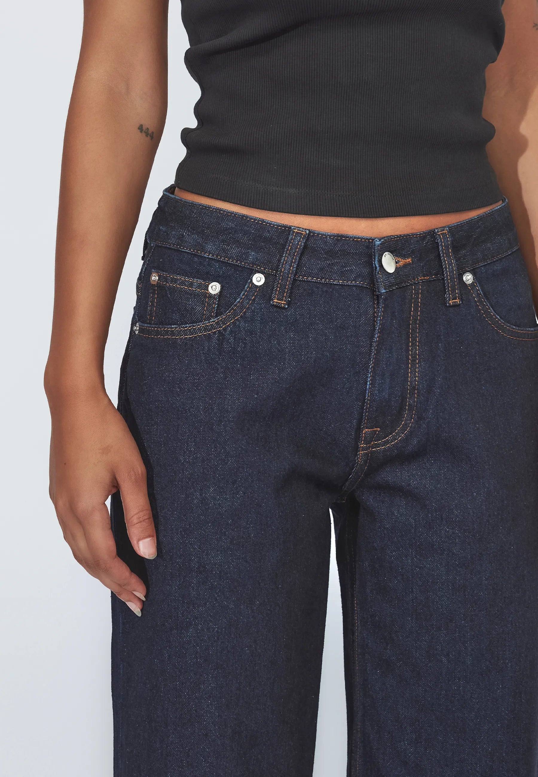 2310103K62_DrDenim_HillLowRelaxed_StreamRinse_Main_W5_1