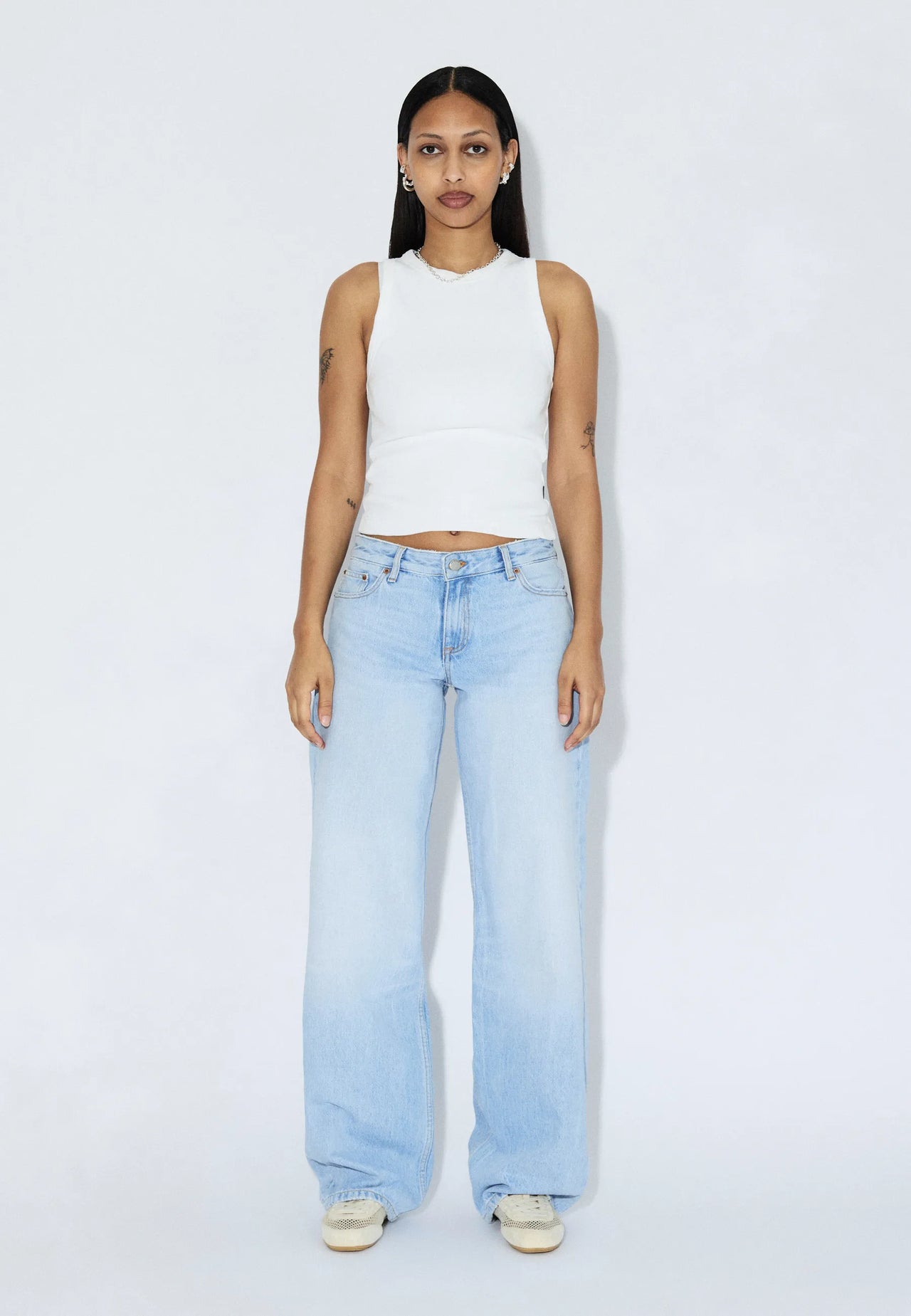 2310103L03_DrDenim_HillLowRelaxed_StreamLightFade_Main_W1_1