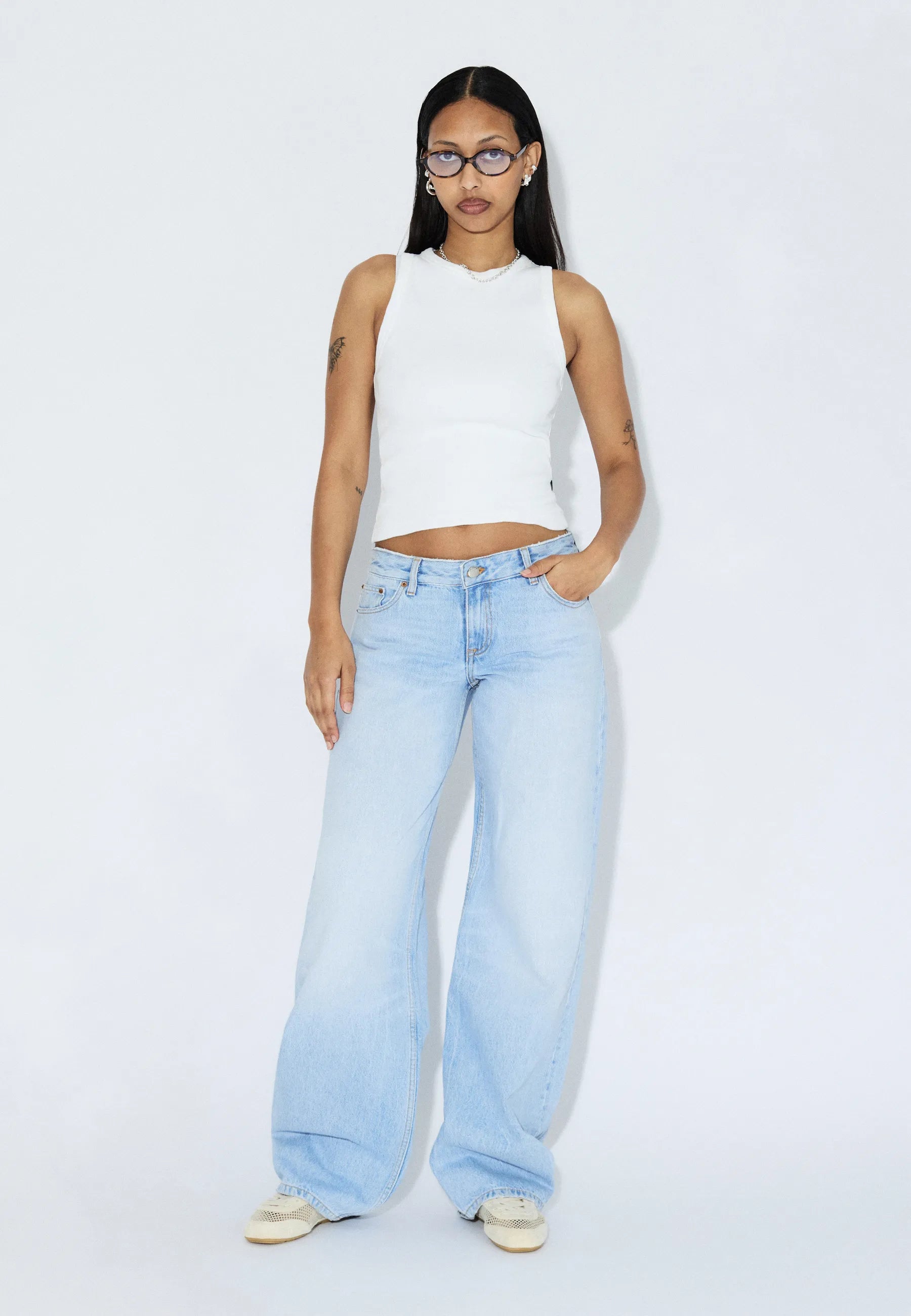 2310103L03_DrDenim_HillLowRelaxed_StreamLightFade_Main_W1_3