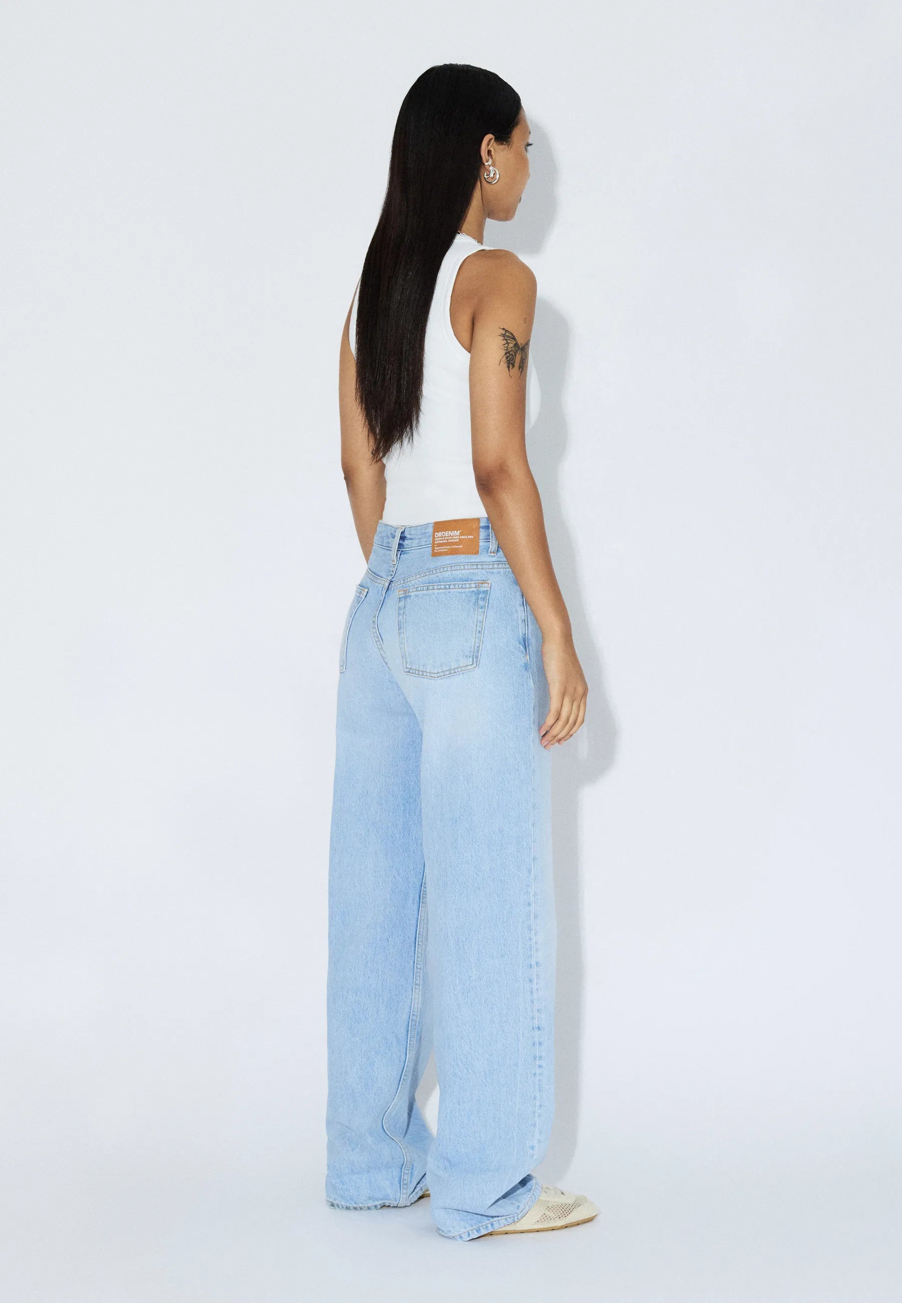 2310103L03_DrDenim_HillLowRelaxed_StreamLightFade_Main_W2_1