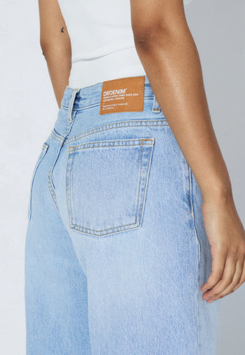 2310103L03_DrDenim_HillLowRelaxed_StreamLightFade_Main_W5_2