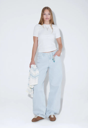 2310103L08_DrDenim_HillLowRelaxed_StreamSuperlightRetroContrast_Main_W1_1