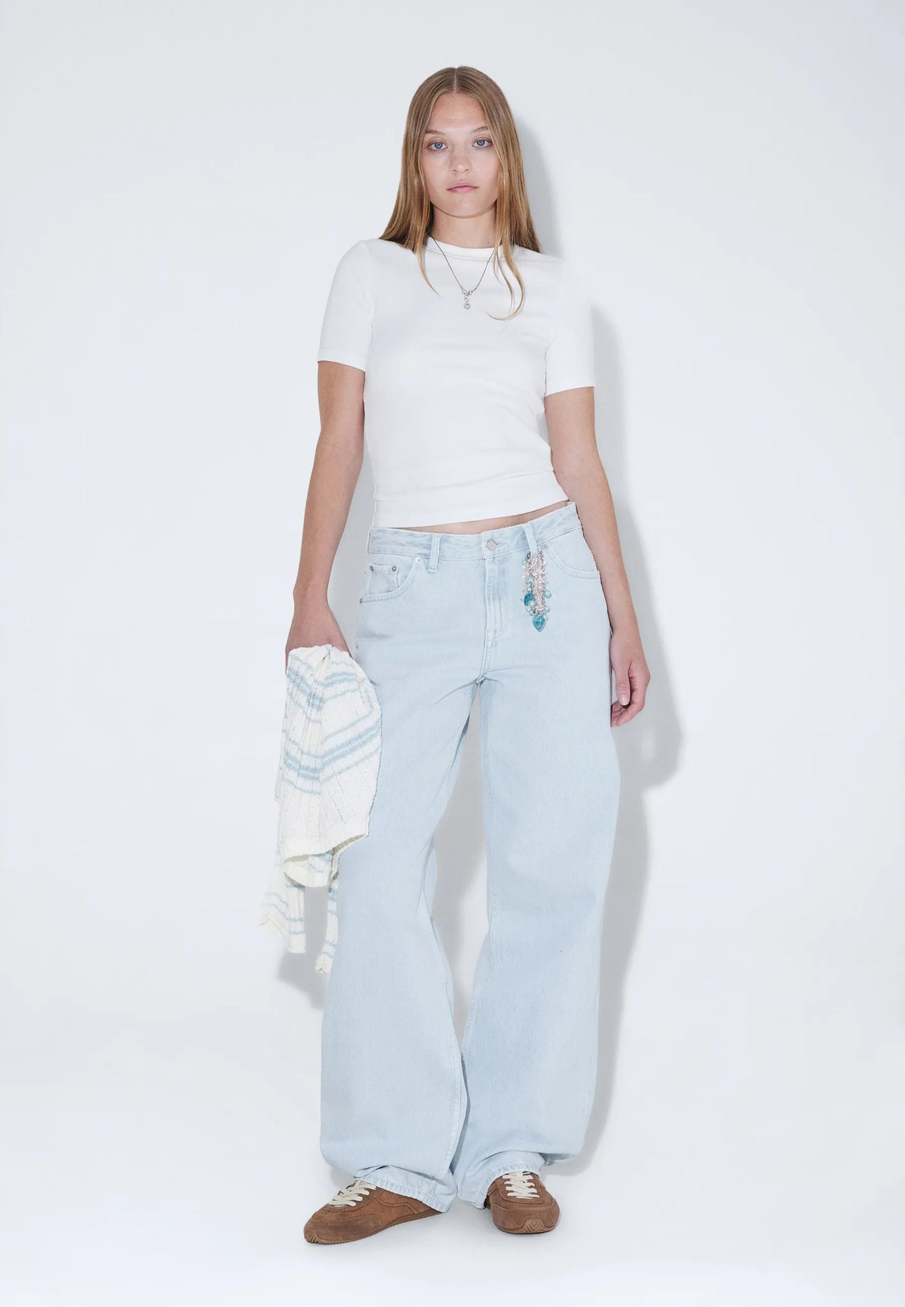 2310103L08_DrDenim_HillLowRelaxed_StreamSuperlightRetroContrast_Main_W1_1