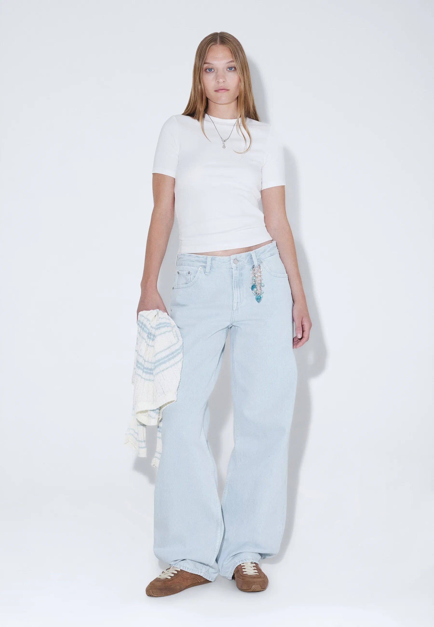 2310103L08_DrDenim_HillLowRelaxed_StreamSuperlightRetroContrast_Main_W1_2