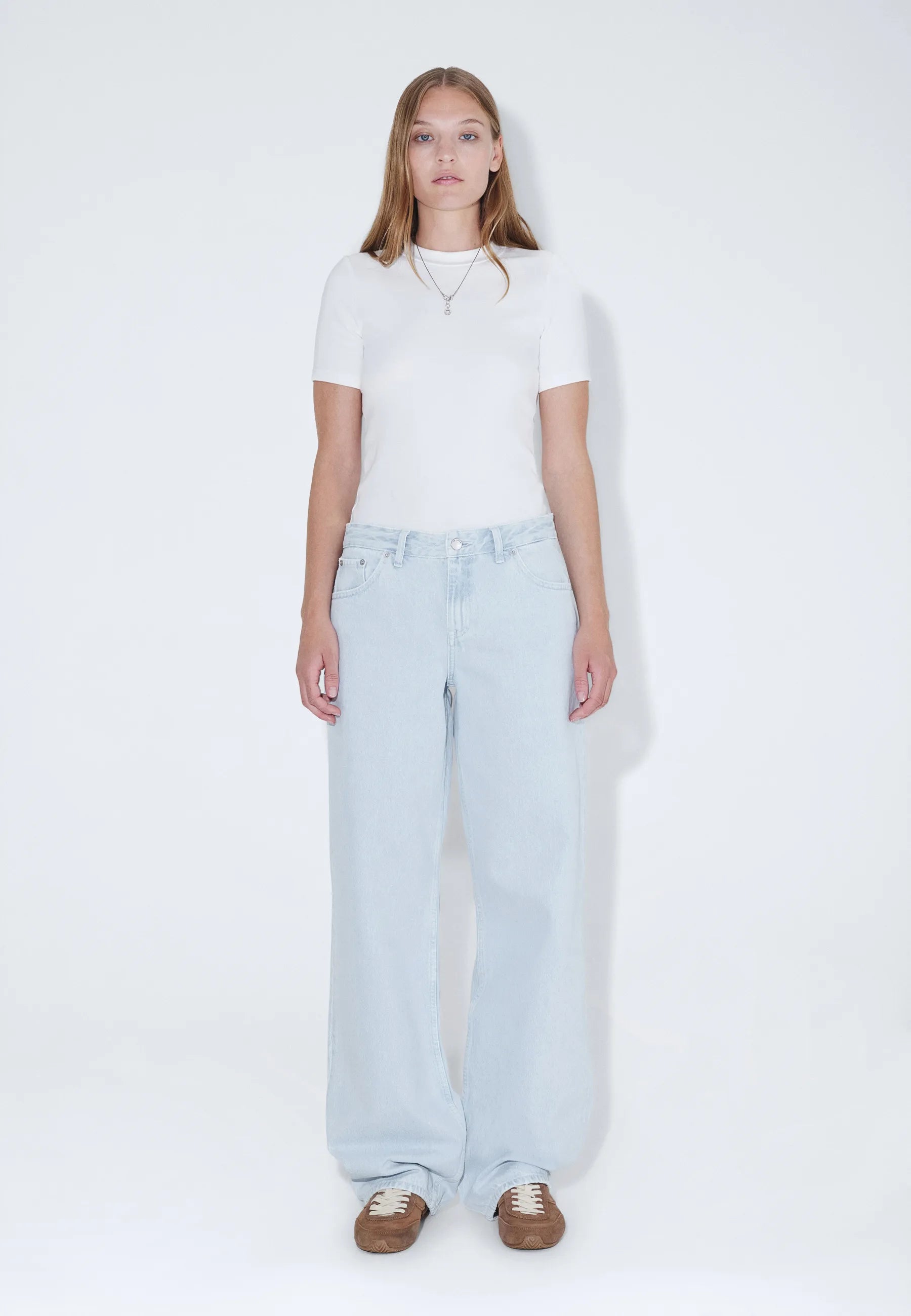 2310103L08_DrDenim_HillLowRelaxed_StreamSuperlightRetroContrast_Main_W1_4