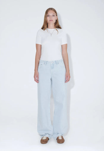 2310103L08_DrDenim_HillLowRelaxed_StreamSuperlightRetroContrast_Main_W1_4