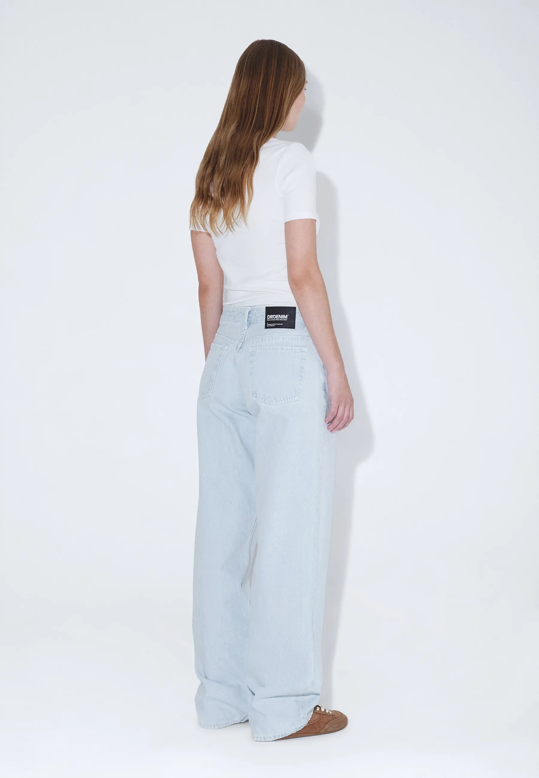 2310103L08_DrDenim_HillLowRelaxed_StreamSuperlightRetroContrast_Main_W2_1