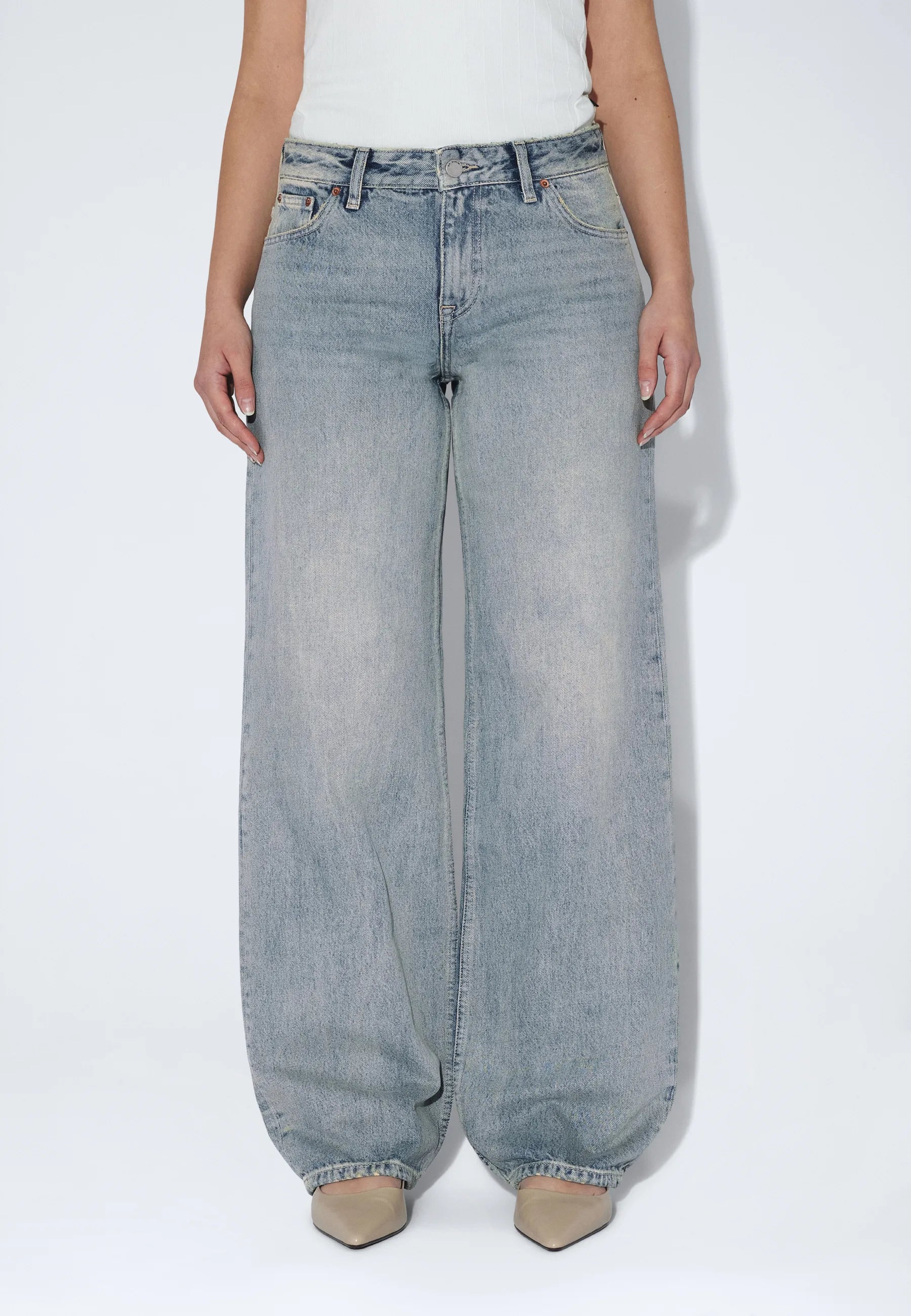 2310103M01_DrDenim_HillLowRelaxed_DriftLightUsed_main_W3_1