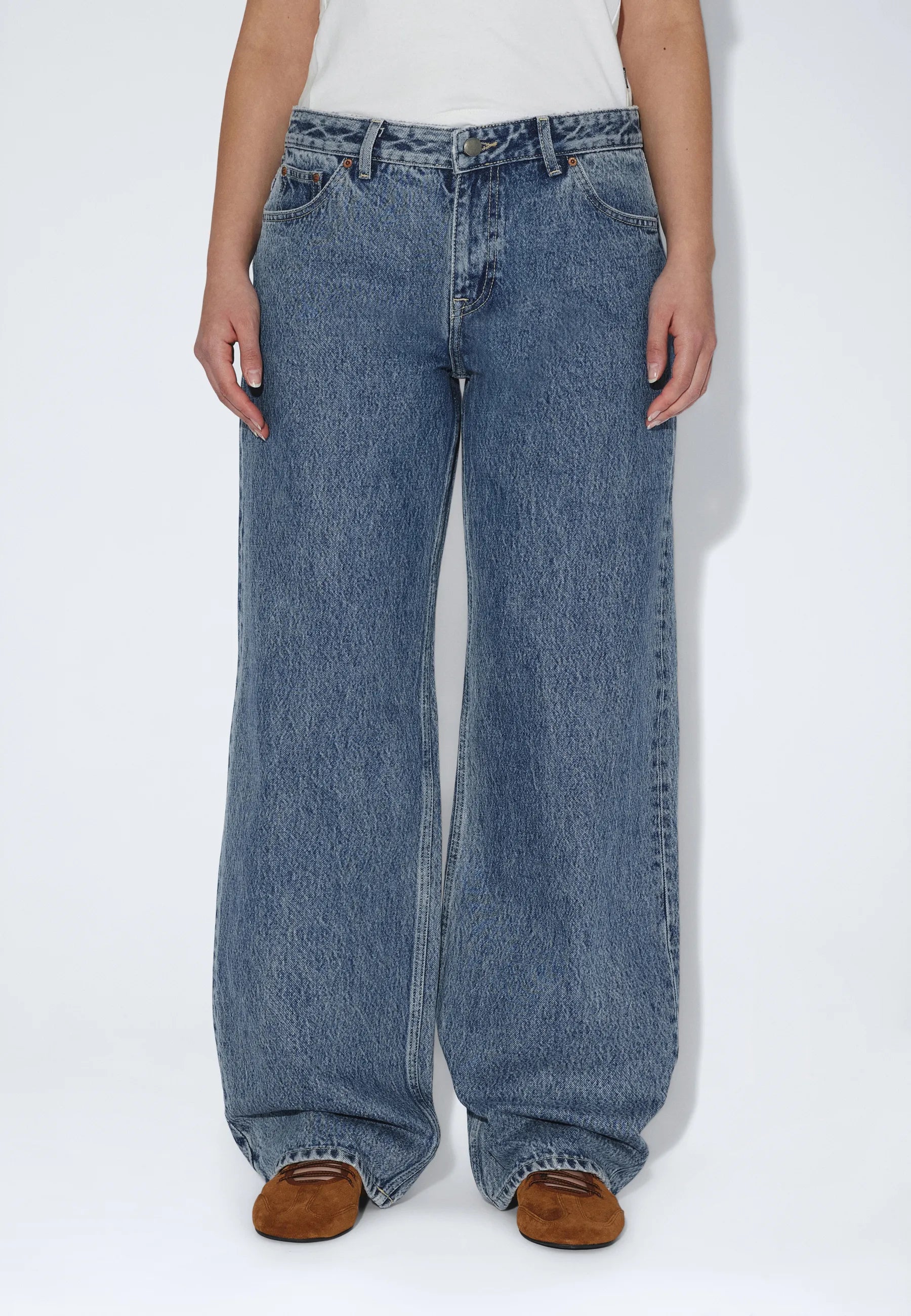 2310103M09_DrDenim_HillLowRelaxed_DriftSkyRetro_main_W3_1