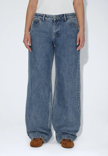 2310103M09_DrDenim_HillLowRelaxed_DriftSkyRetro_main_W3_1