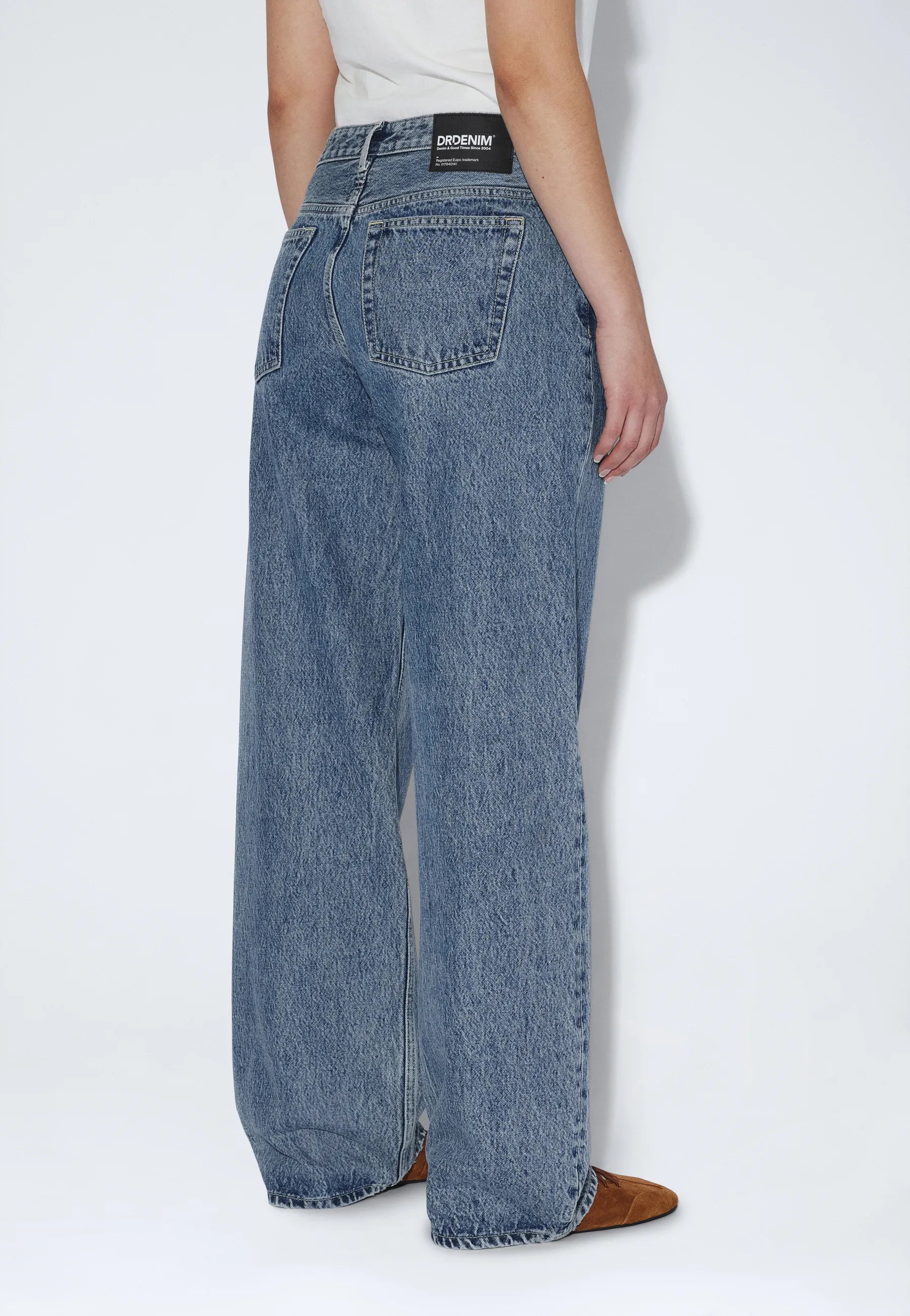 2310103M09_DrDenim_HillLowRelaxed_DriftSkyRetro_main_W4_1