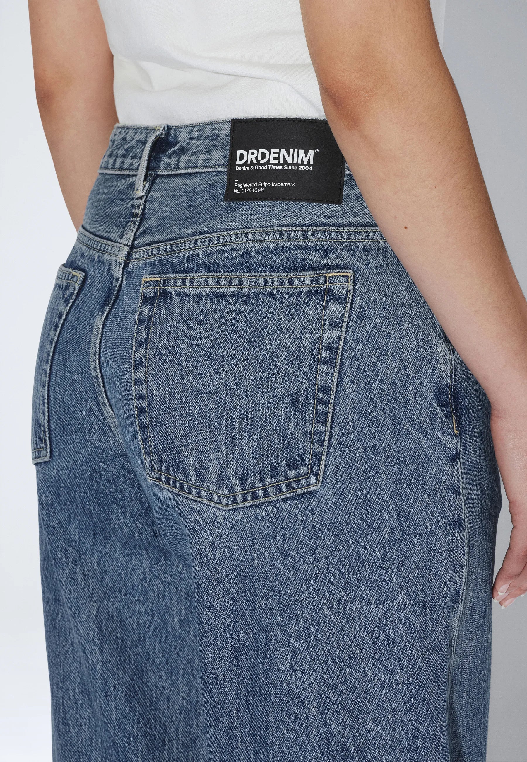 2310103M09_DrDenim_HillLowRelaxed_DriftSkyRetro_main_W5_2