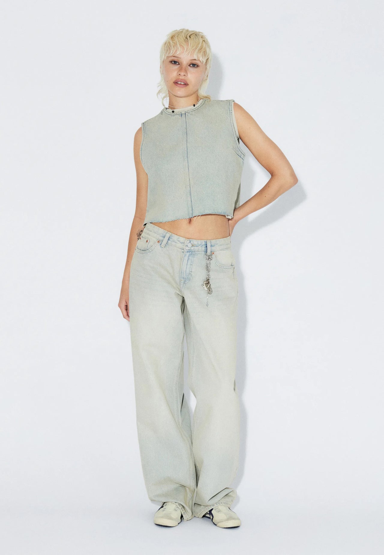 2310103M12_DrDenim_HillLowRelaxed_StreamlightSand_Main_W1_1