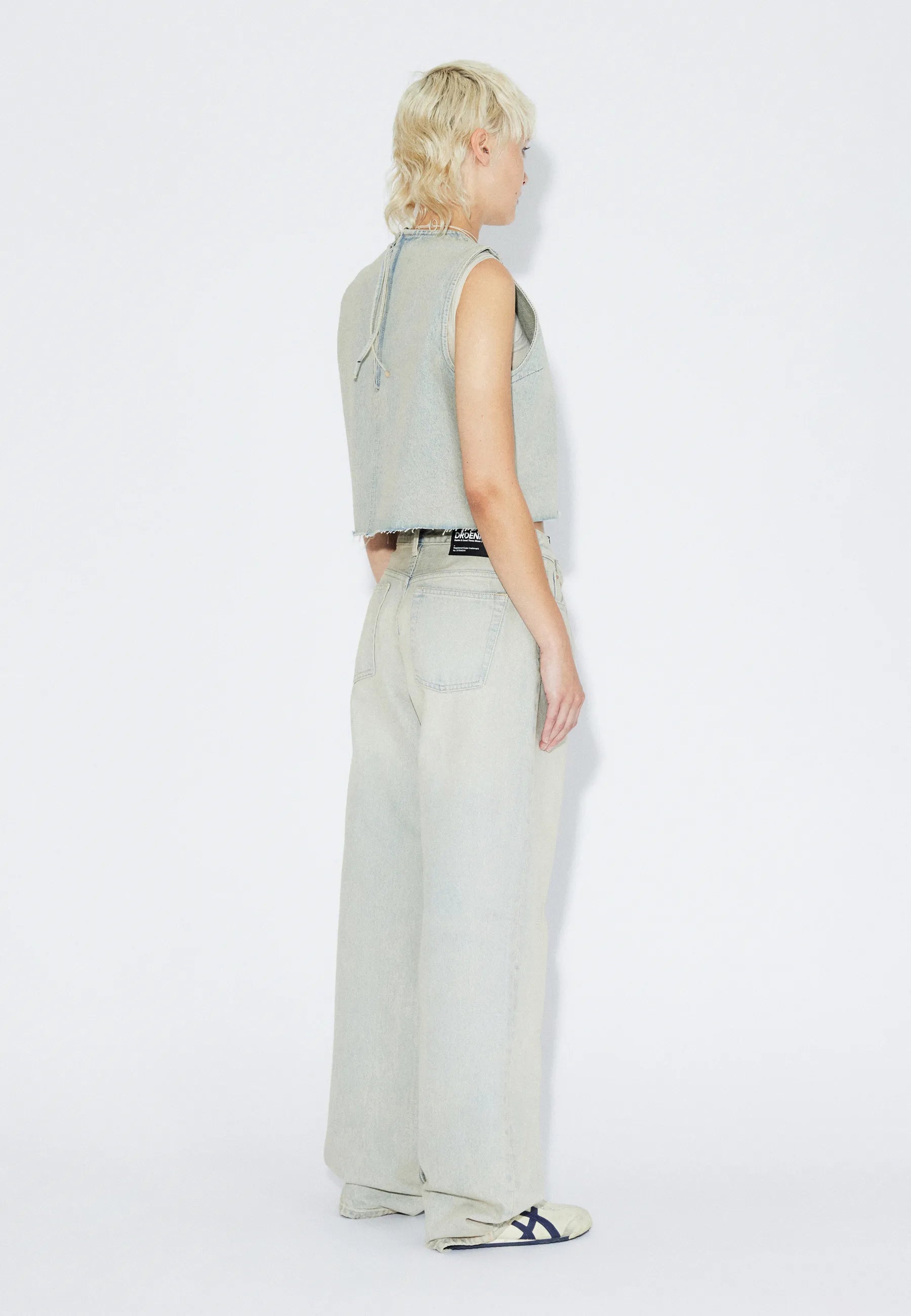 2310103M12_DrDenim_HillLowRelaxed_StreamlightSand_Main_W2_1